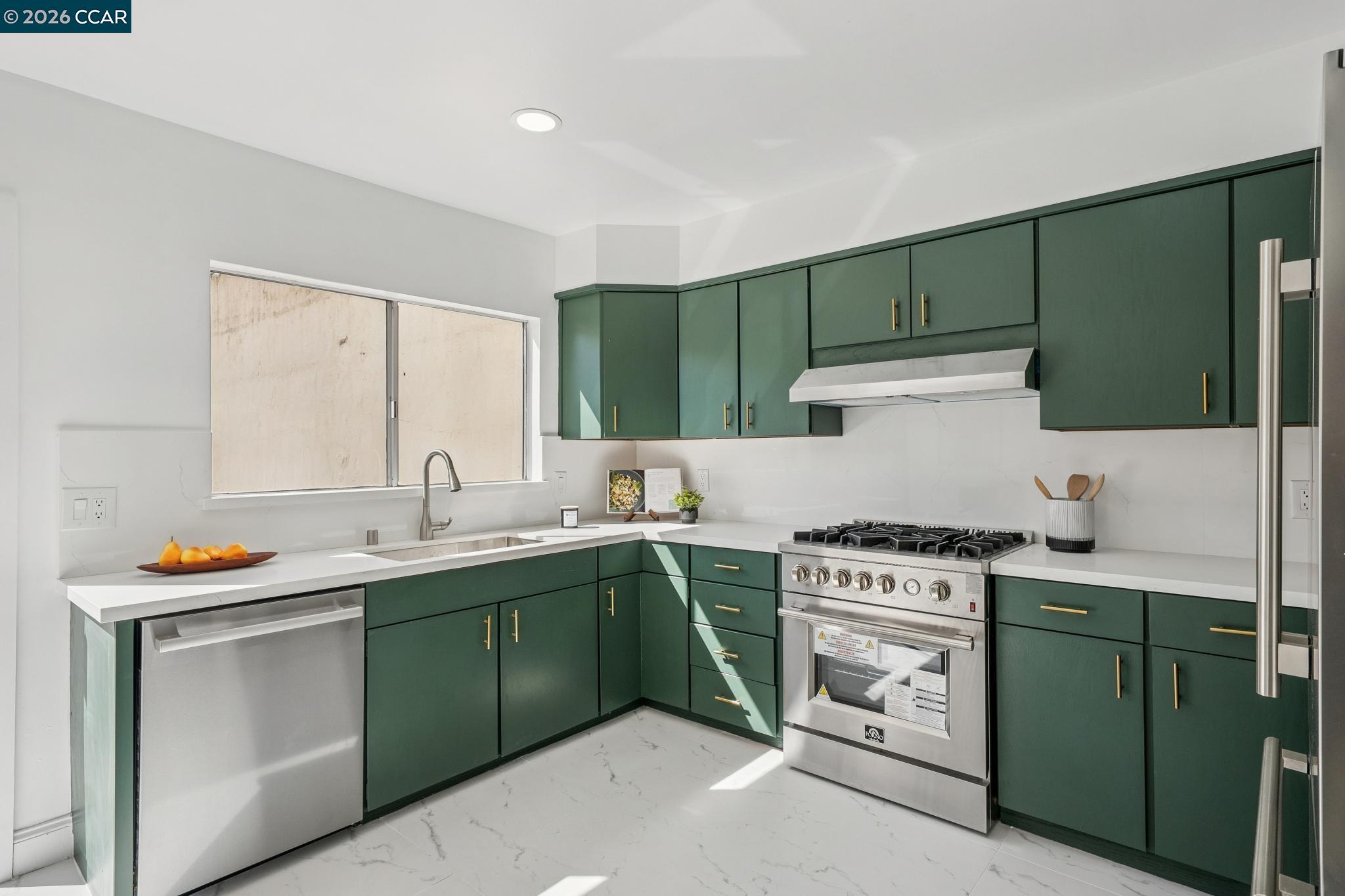 Detail Gallery Image 12 of 40 For 607 6th Ave, San Francisco,  CA 94118 - 3 Beds | 3 Baths