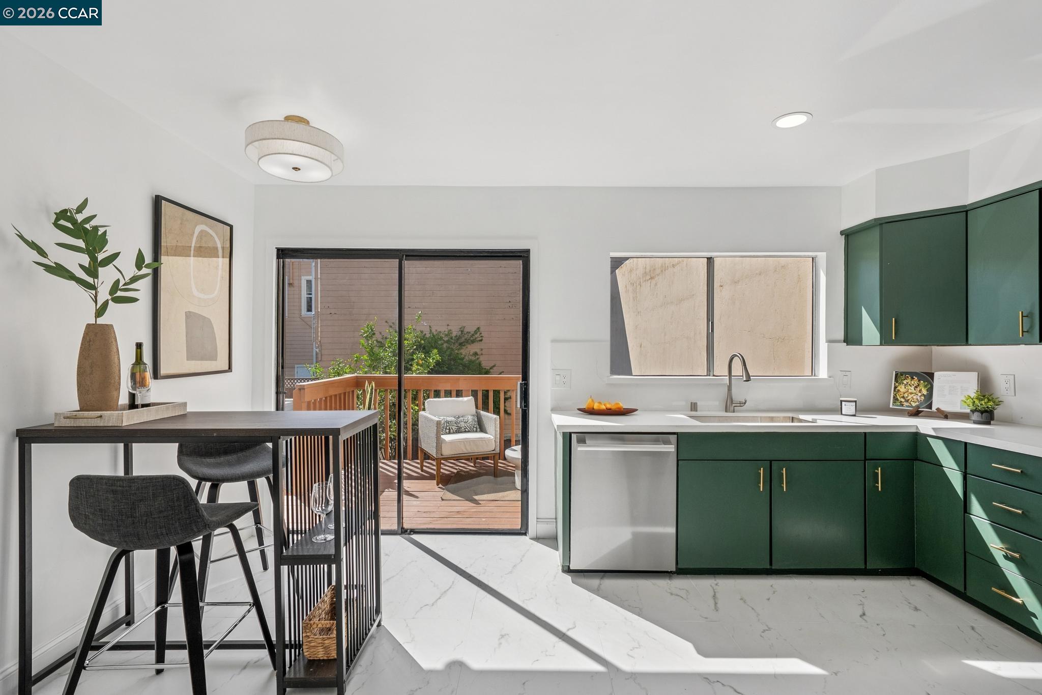 Detail Gallery Image 13 of 40 For 607 6th Ave, San Francisco,  CA 94118 - 3 Beds | 3 Baths