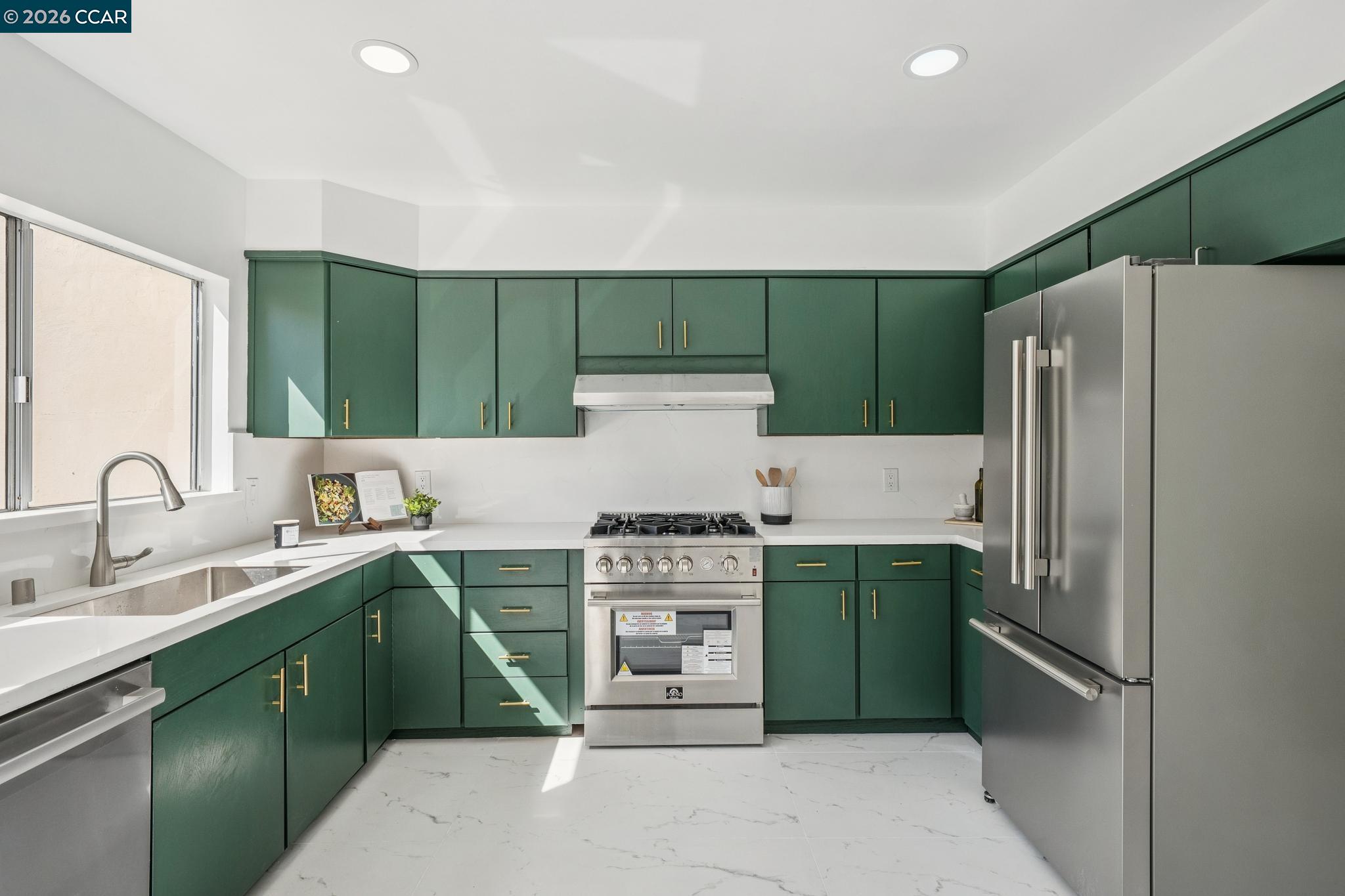 Detail Gallery Image 15 of 40 For 607 6th Ave, San Francisco,  CA 94118 - 3 Beds | 3 Baths