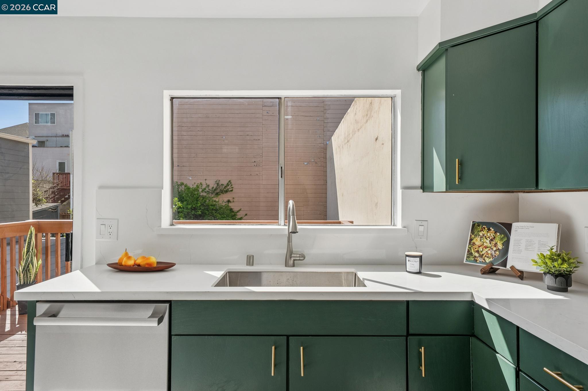 Detail Gallery Image 17 of 40 For 607 6th Ave, San Francisco,  CA 94118 - 3 Beds | 3 Baths