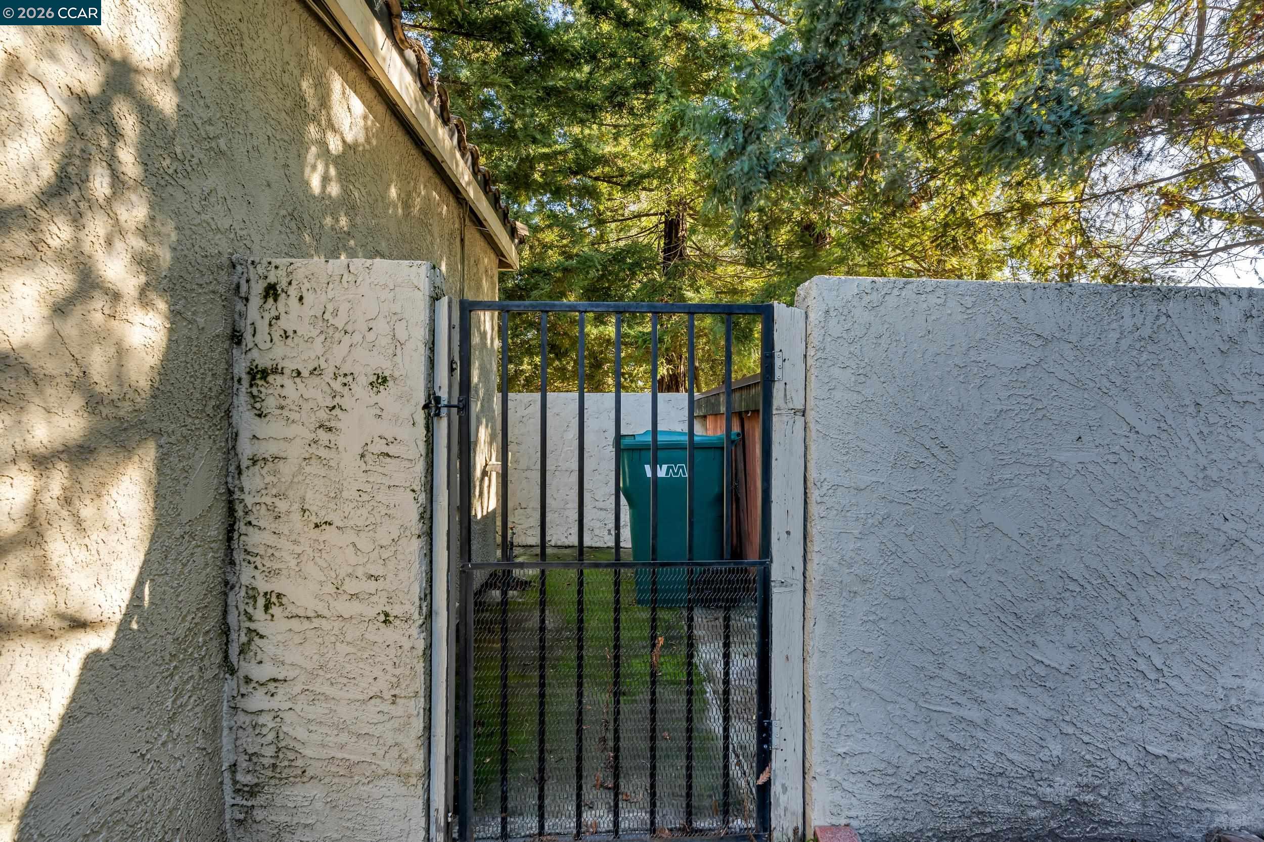 Detail Gallery Image 3 of 22 For 3735 Ignacio Cir, Stockton,  CA 95209 - 3 Beds | 2 Baths