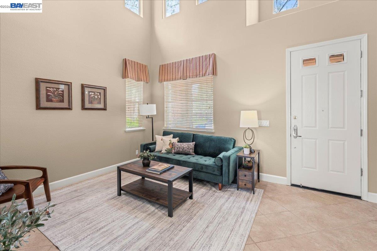 Detail Gallery Image 12 of 50 For 107 Limestone Cmn, Livermore,  CA 94550 - 3 Beds | 3 Baths