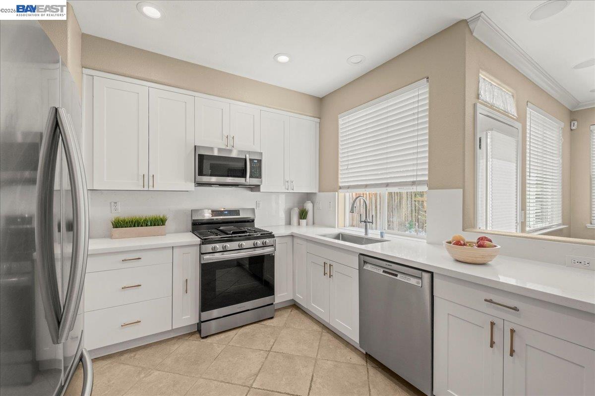 Detail Gallery Image 18 of 50 For 107 Limestone Cmn, Livermore,  CA 94550 - 3 Beds | 3 Baths