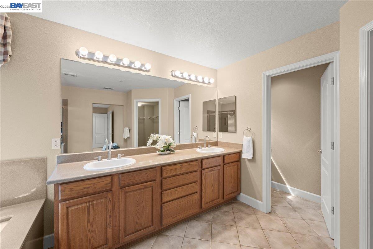 Detail Gallery Image 35 of 50 For 107 Limestone Cmn, Livermore,  CA 94550 - 3 Beds | 3 Baths