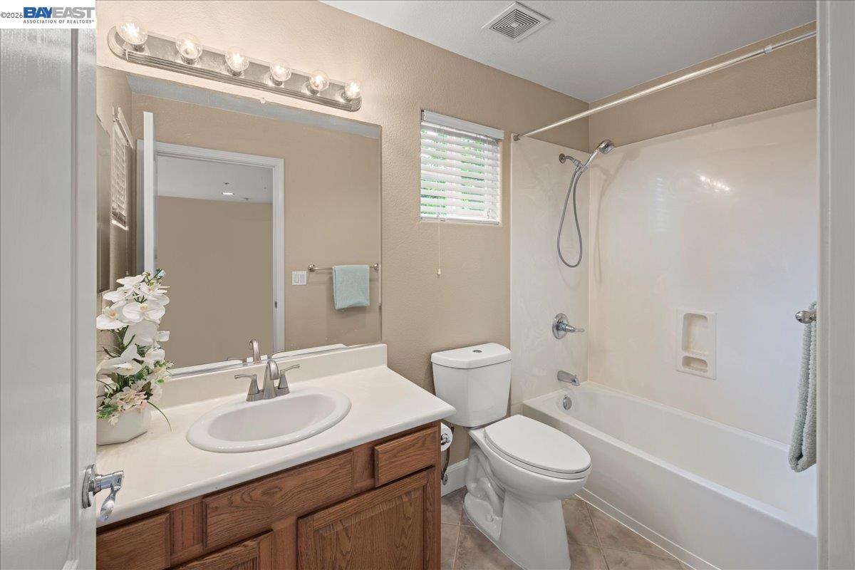 Detail Gallery Image 40 of 50 For 107 Limestone Cmn, Livermore,  CA 94550 - 3 Beds | 3 Baths