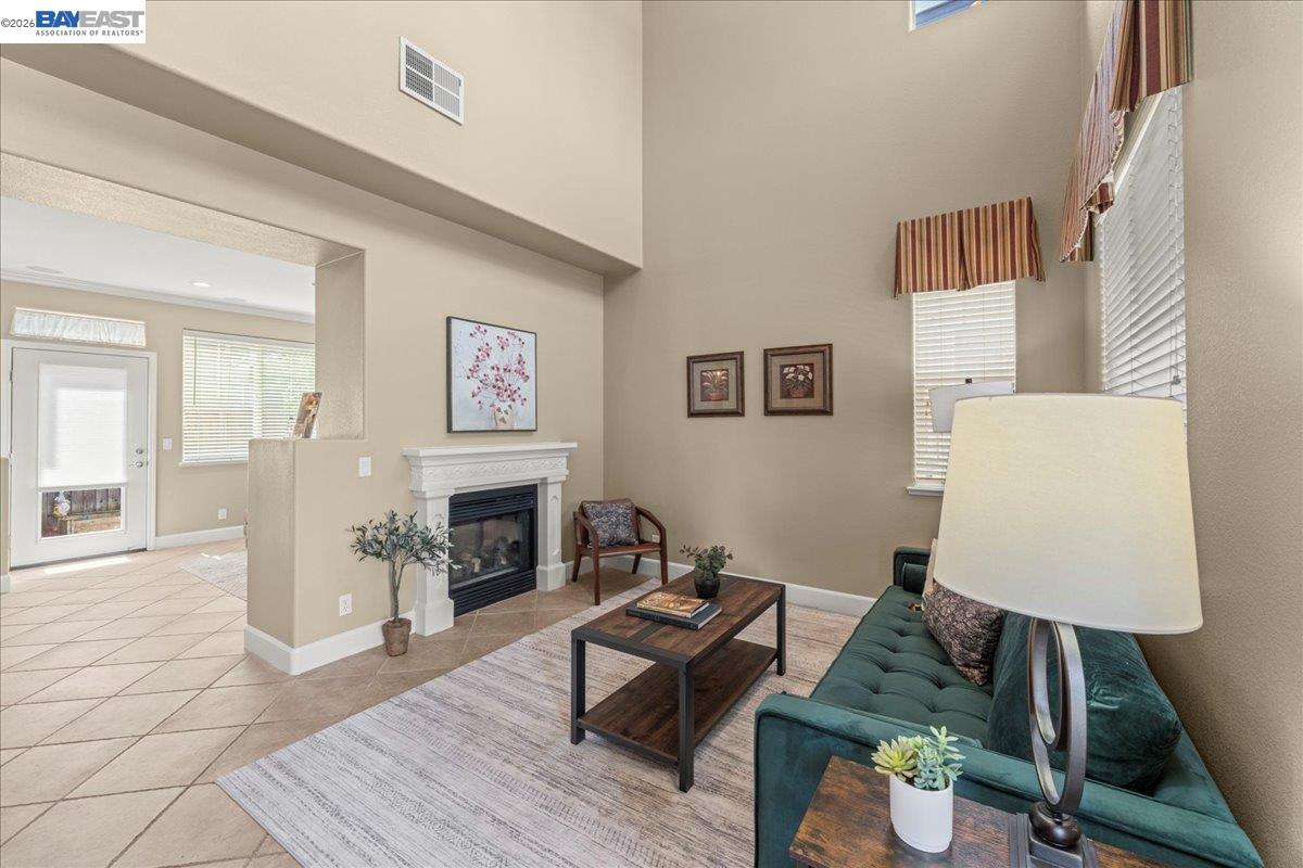 Detail Gallery Image 9 of 50 For 107 Limestone Cmn, Livermore,  CA 94550 - 3 Beds | 3 Baths