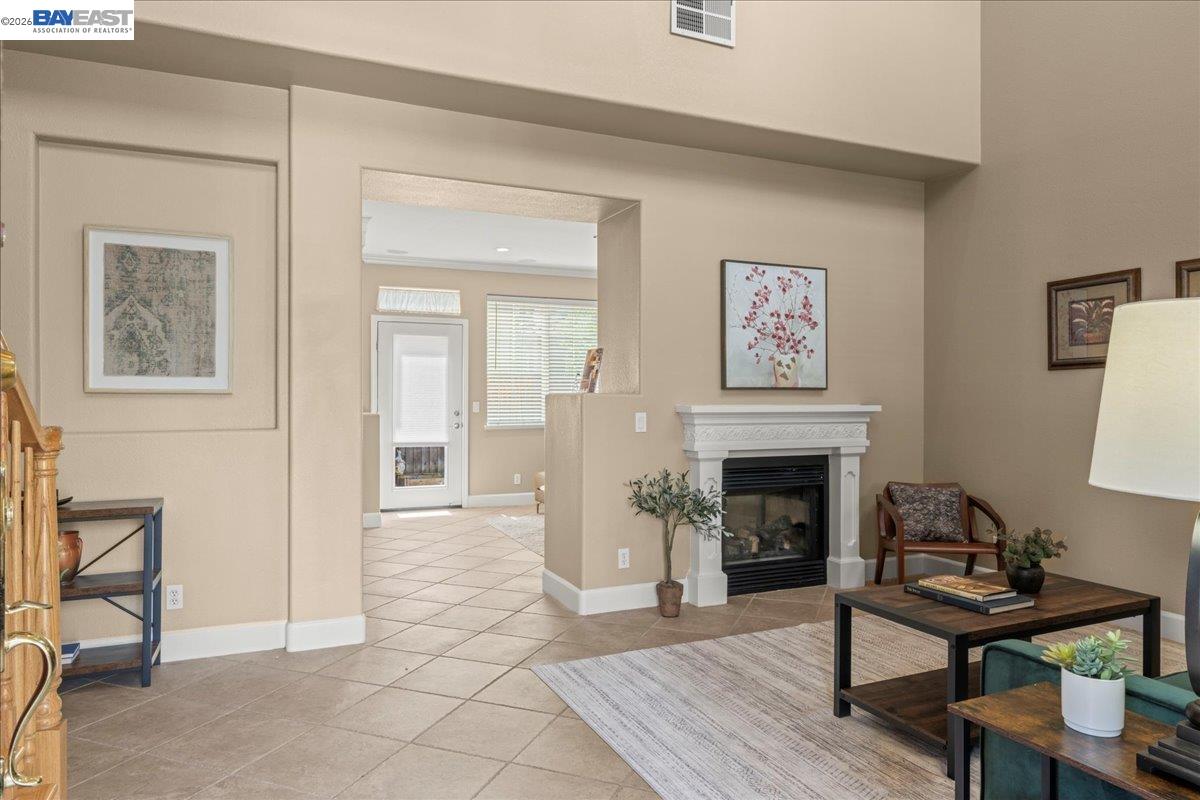 Detail Gallery Image 10 of 50 For 107 Limestone Cmn, Livermore,  CA 94550 - 3 Beds | 3 Baths