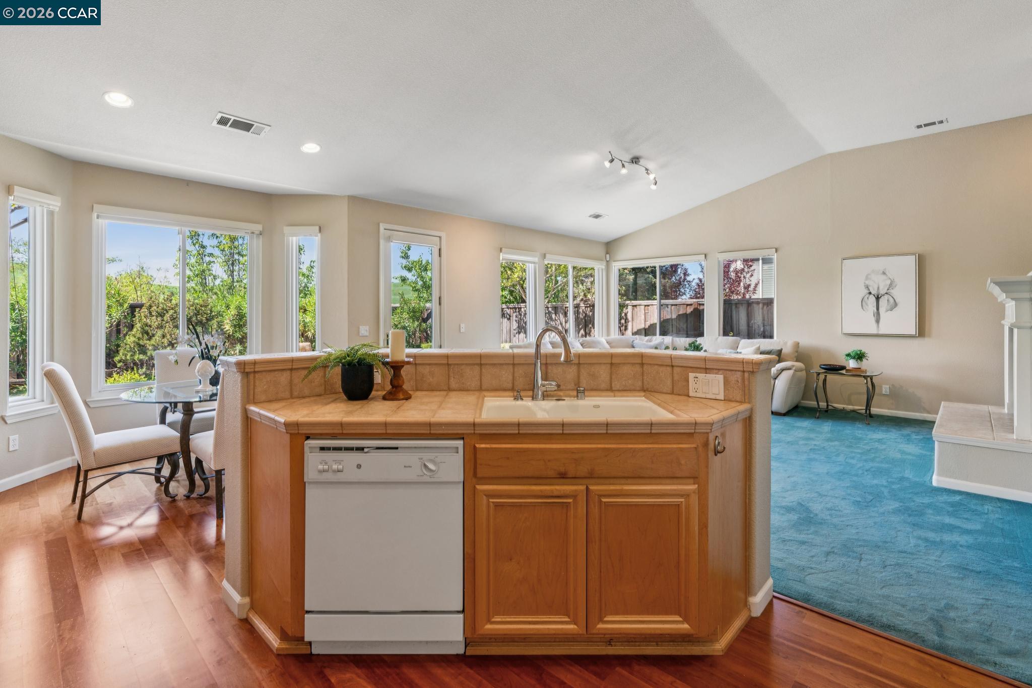 Detail Gallery Image 31 of 51 For 5374 Fernbank Dr, Concord,  CA 94521 - 4 Beds | 2 Baths