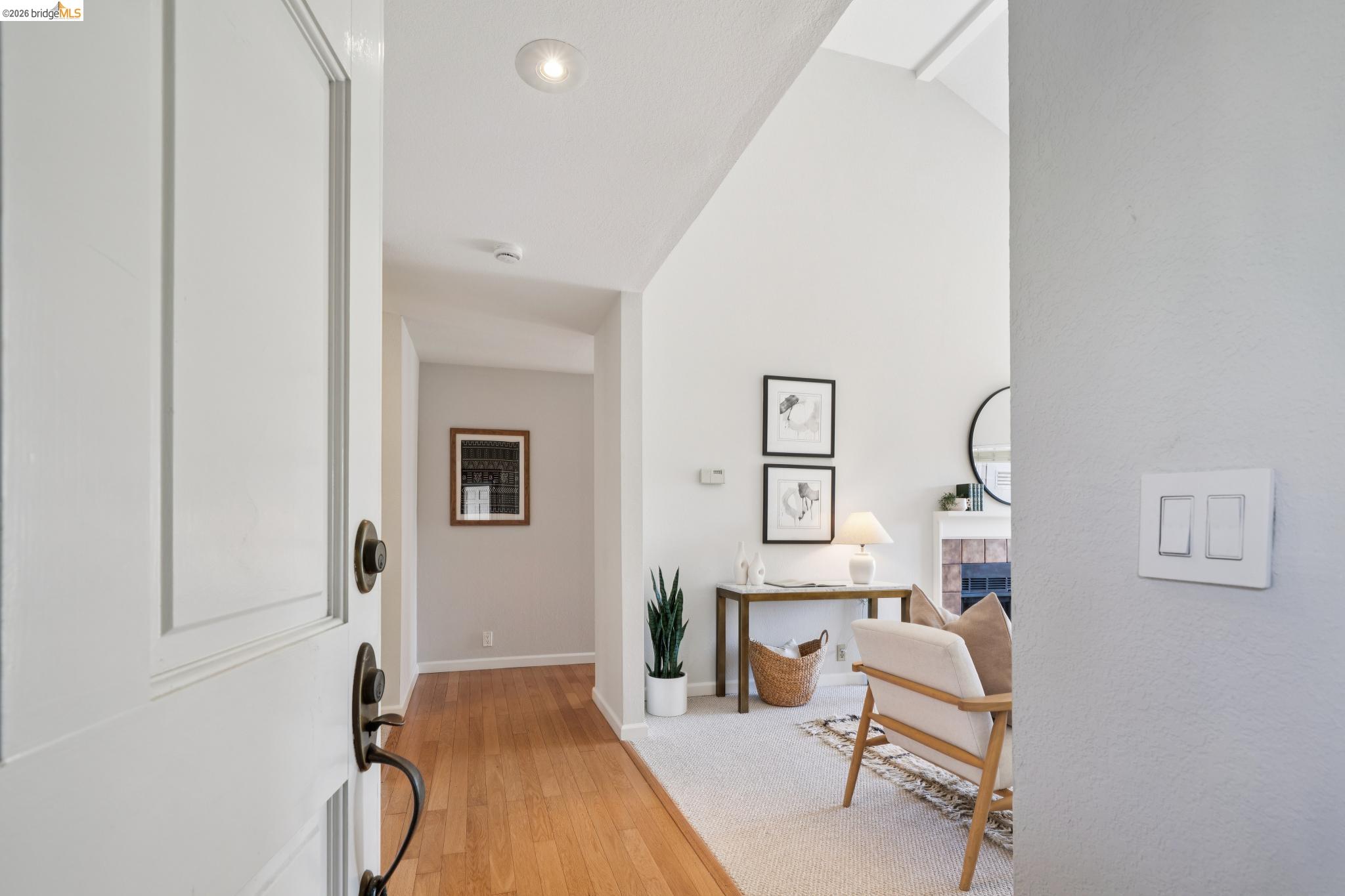 Photo #2: 41128616 Listing: Photo #2