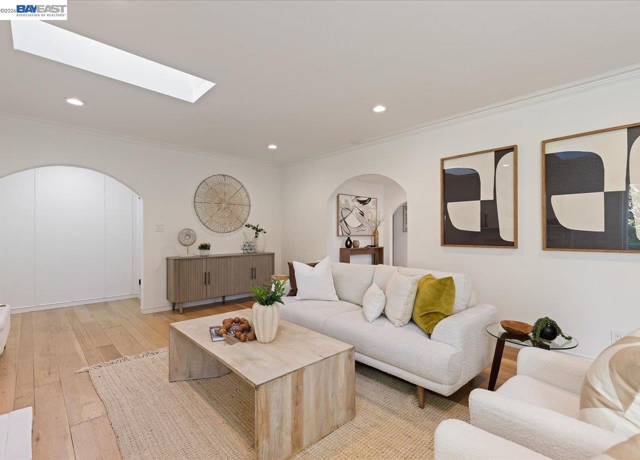 Detail Gallery Image 13 of 58 For 1731 Mountain Blvd, Oakland,  CA 94611 - 3 Beds | 2 Baths