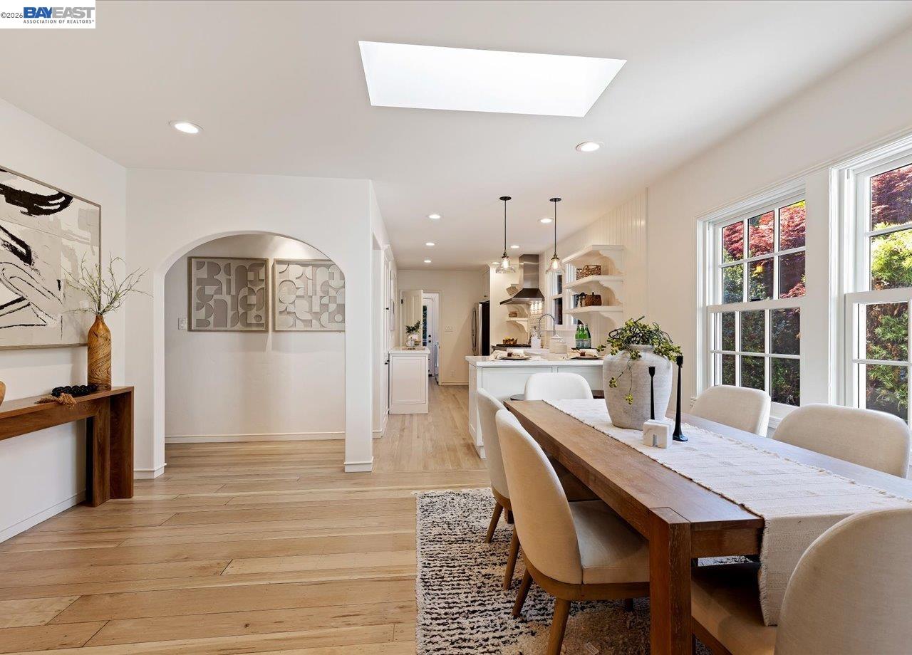 Detail Gallery Image 15 of 58 For 1731 Mountain Blvd, Oakland,  CA 94611 - 3 Beds | 2 Baths