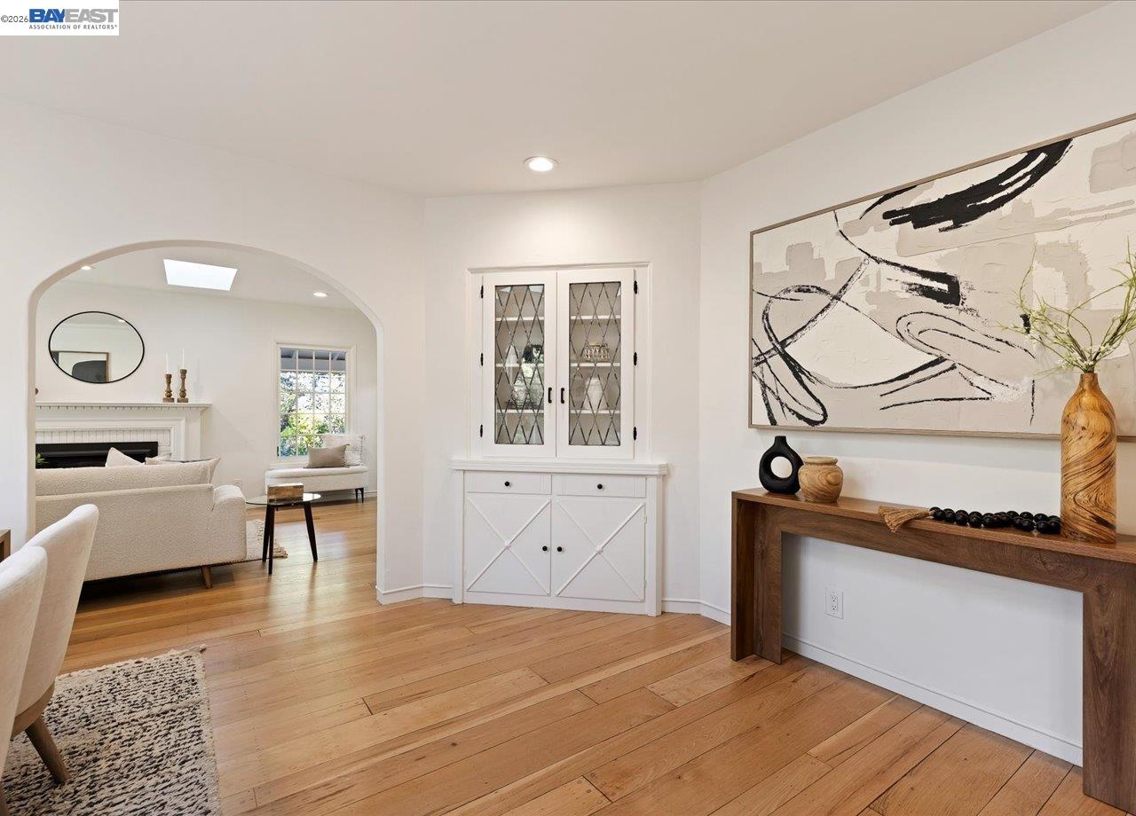 Detail Gallery Image 16 of 58 For 1731 Mountain Blvd, Oakland,  CA 94611 - 3 Beds | 2 Baths