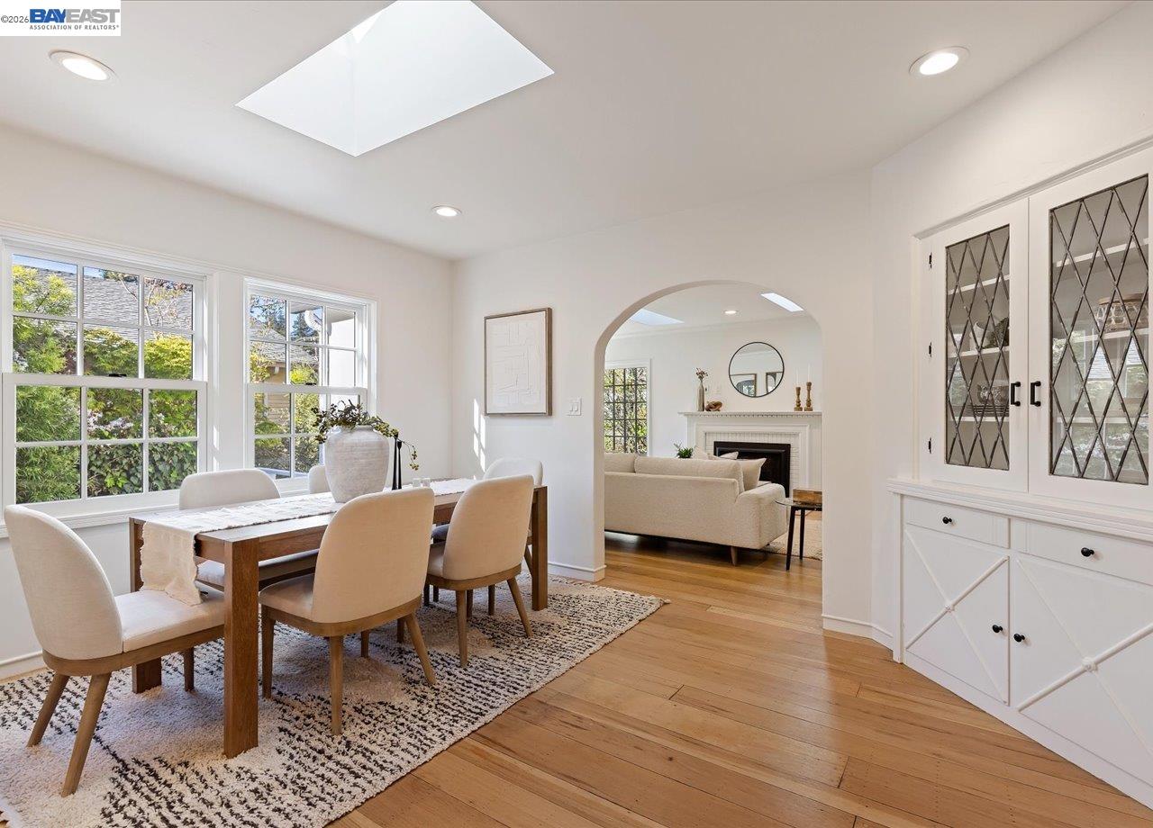 Detail Gallery Image 17 of 58 For 1731 Mountain Blvd, Oakland,  CA 94611 - 3 Beds | 2 Baths