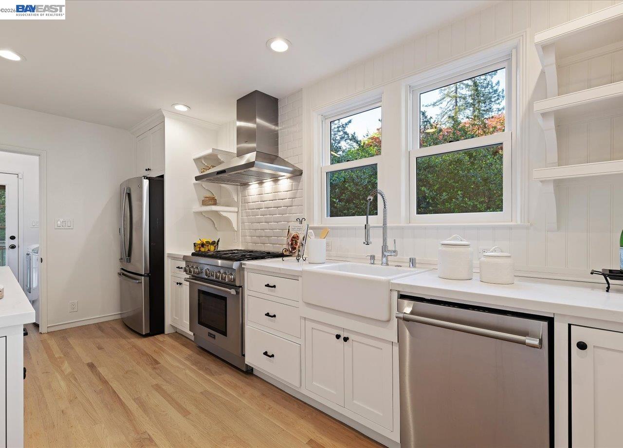 Detail Gallery Image 20 of 58 For 1731 Mountain Blvd, Oakland,  CA 94611 - 3 Beds | 2 Baths