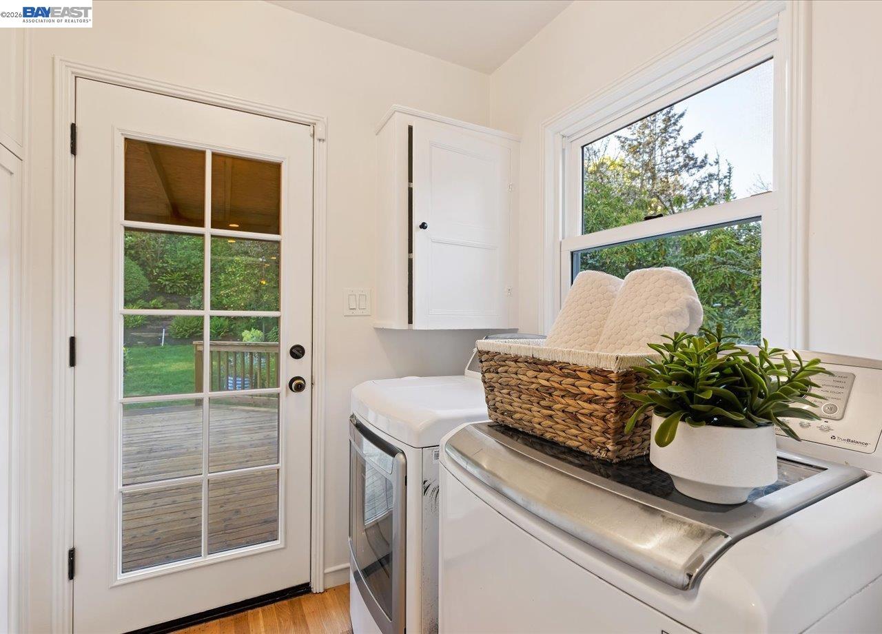 Detail Gallery Image 23 of 58 For 1731 Mountain Blvd, Oakland,  CA 94611 - 3 Beds | 2 Baths