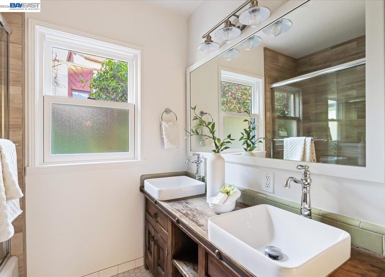 Detail Gallery Image 28 of 58 For 1731 Mountain Blvd, Oakland,  CA 94611 - 3 Beds | 2 Baths