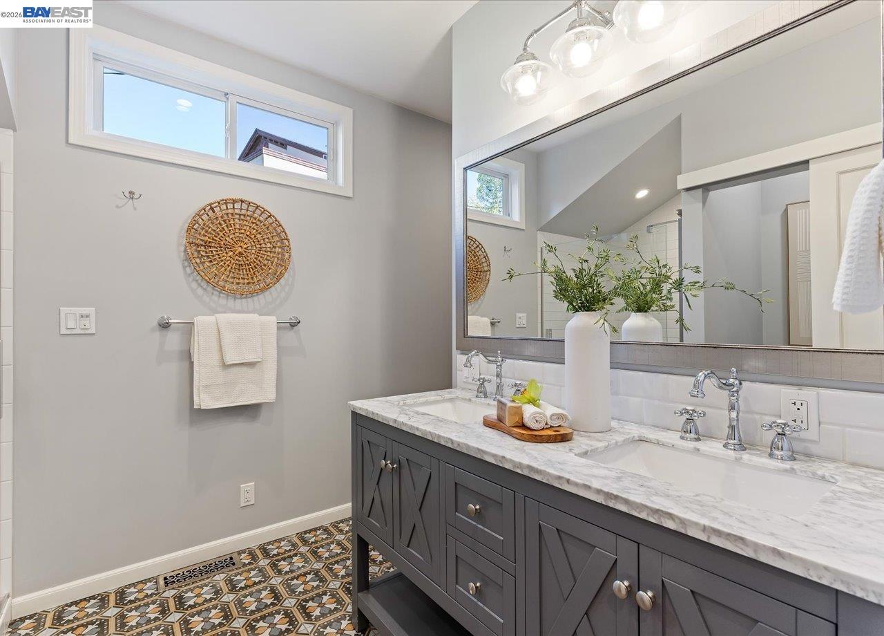 Detail Gallery Image 34 of 58 For 1731 Mountain Blvd, Oakland,  CA 94611 - 3 Beds | 2 Baths