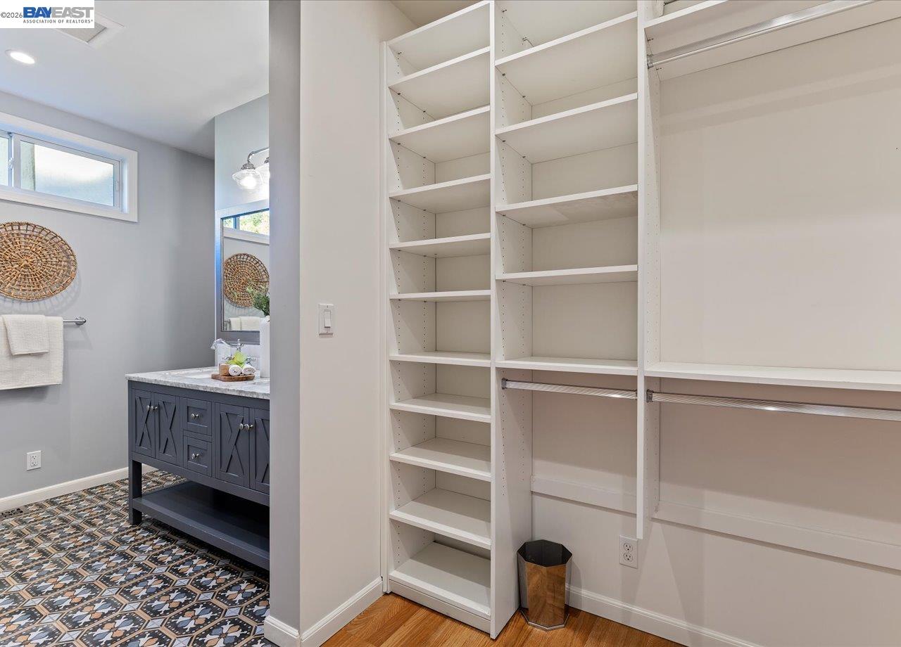 Detail Gallery Image 37 of 58 For 1731 Mountain Blvd, Oakland,  CA 94611 - 3 Beds | 2 Baths