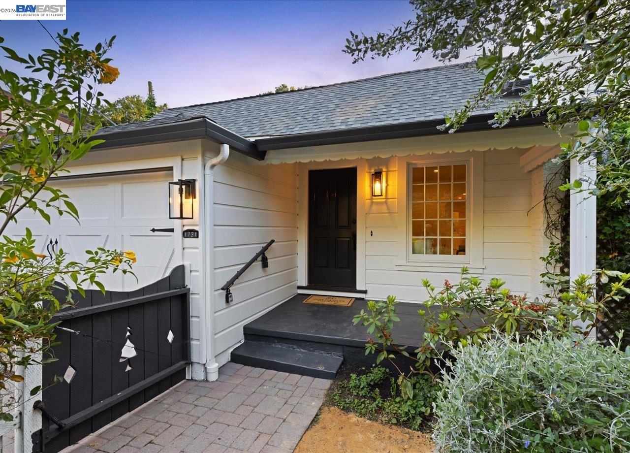 Detail Gallery Image 5 of 58 For 1731 Mountain Blvd, Oakland,  CA 94611 - 3 Beds | 2 Baths