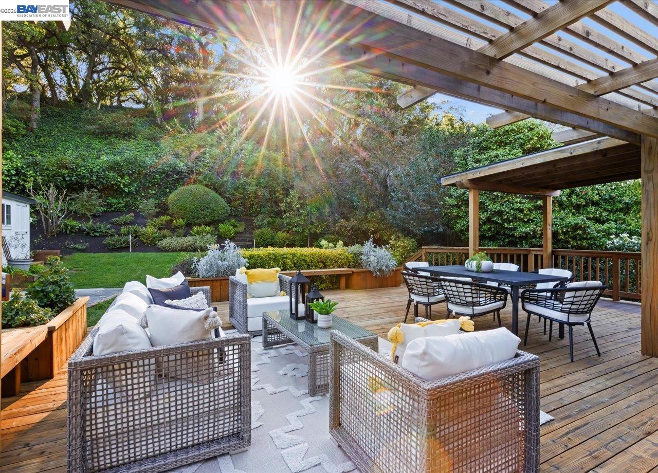 Detail Gallery Image 42 of 58 For 1731 Mountain Blvd, Oakland,  CA 94611 - 3 Beds | 2 Baths