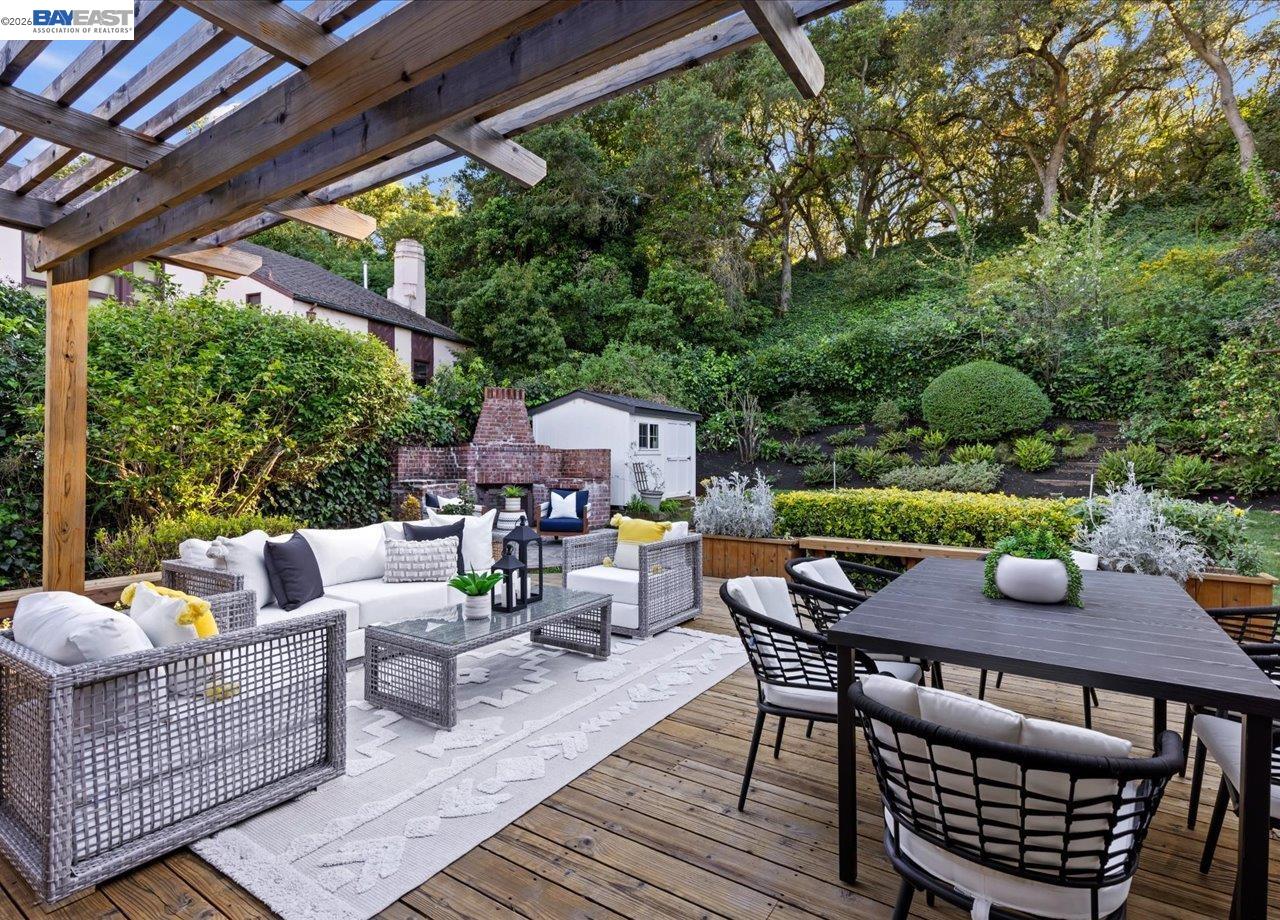 Detail Gallery Image 45 of 58 For 1731 Mountain Blvd, Oakland,  CA 94611 - 3 Beds | 2 Baths