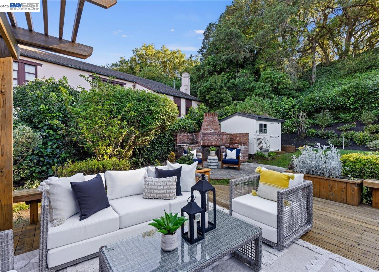 Detail Gallery Image 46 of 58 For 1731 Mountain Blvd, Oakland,  CA 94611 - 3 Beds | 2 Baths