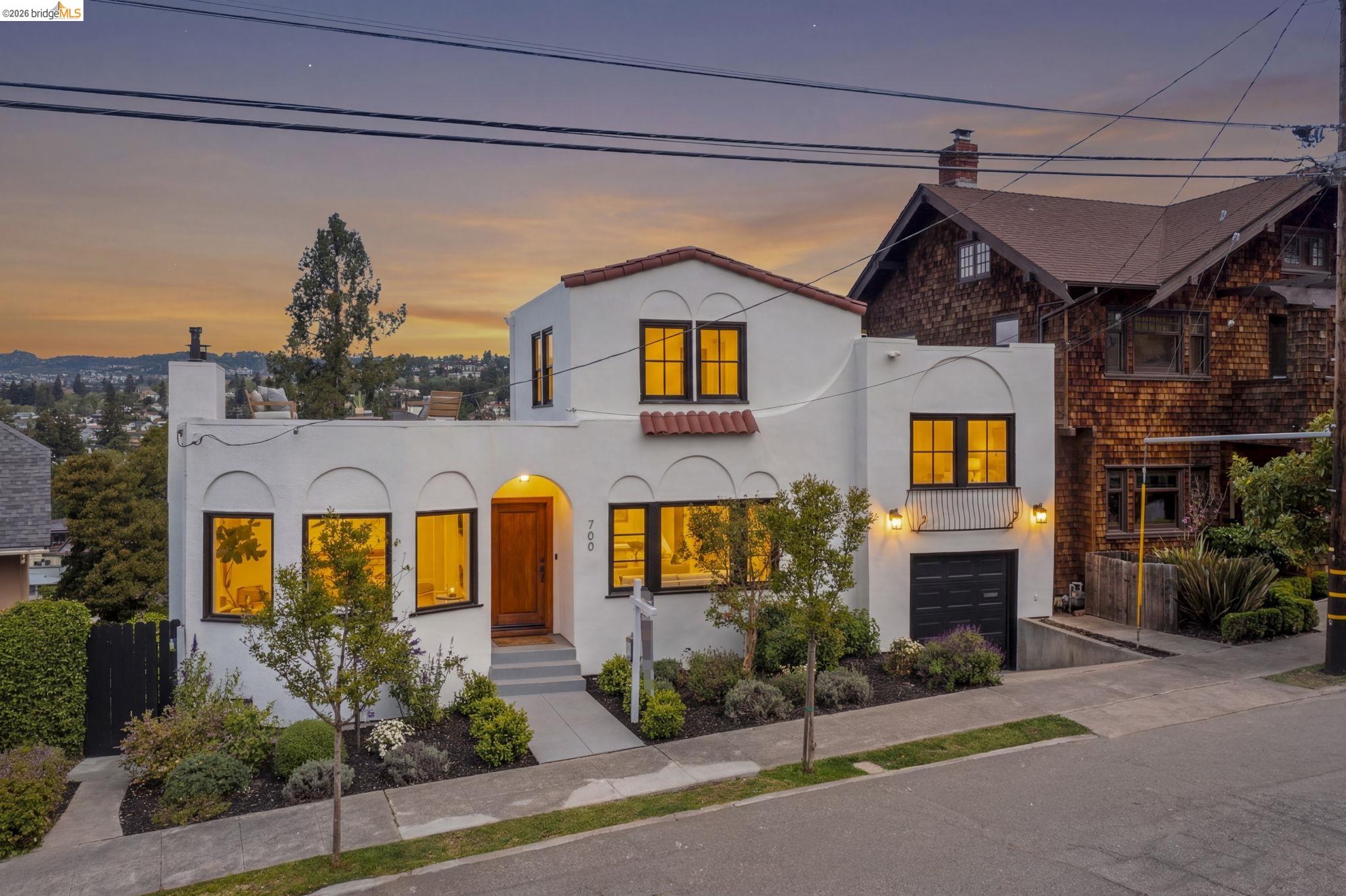 Detail Gallery Image 2 of 54 For 700 Calmar Ave., Oakland,  CA 94610 - 4 Beds | 3 Baths