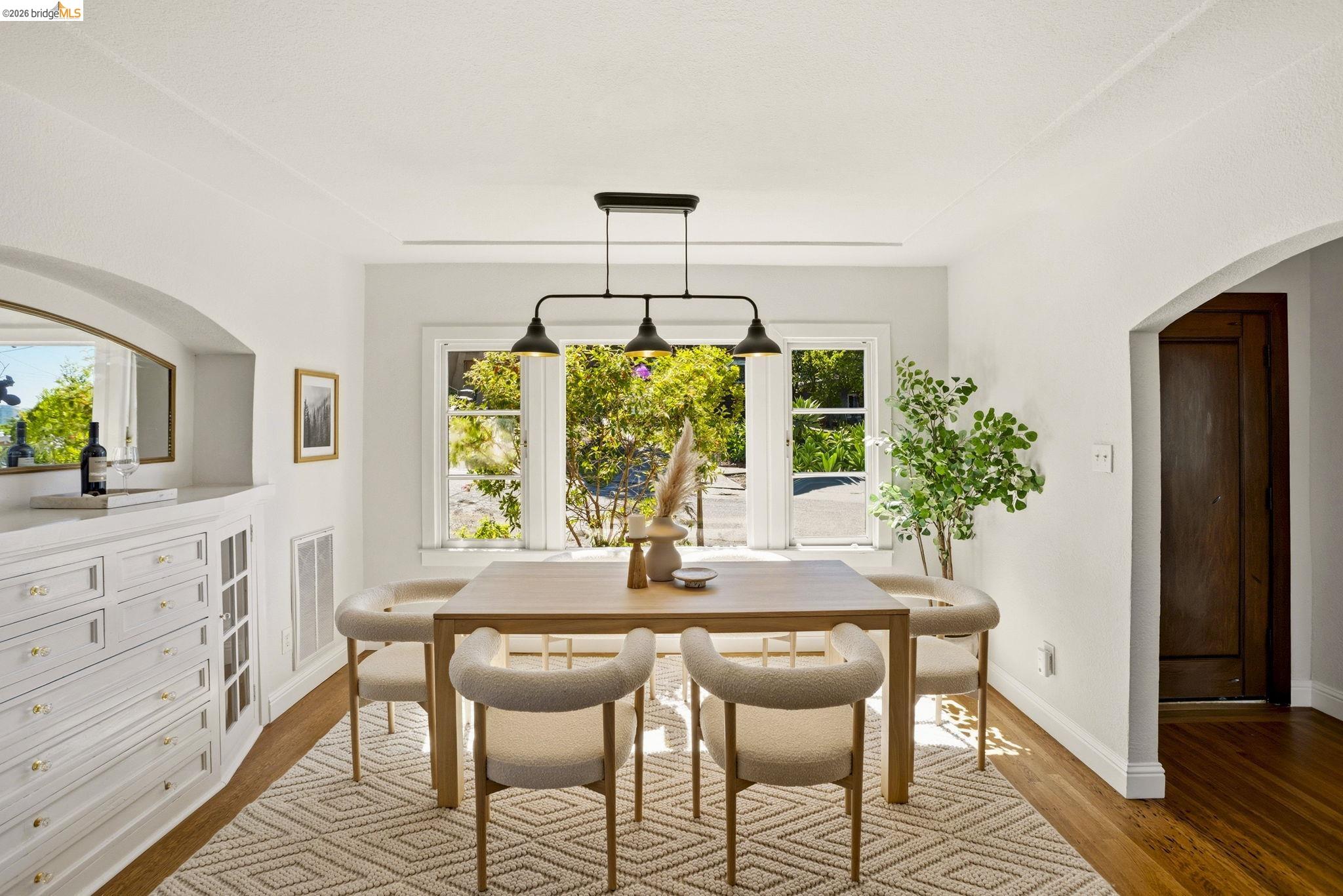 Detail Gallery Image 11 of 54 For 700 Calmar Ave., Oakland,  CA 94610 - 4 Beds | 3 Baths