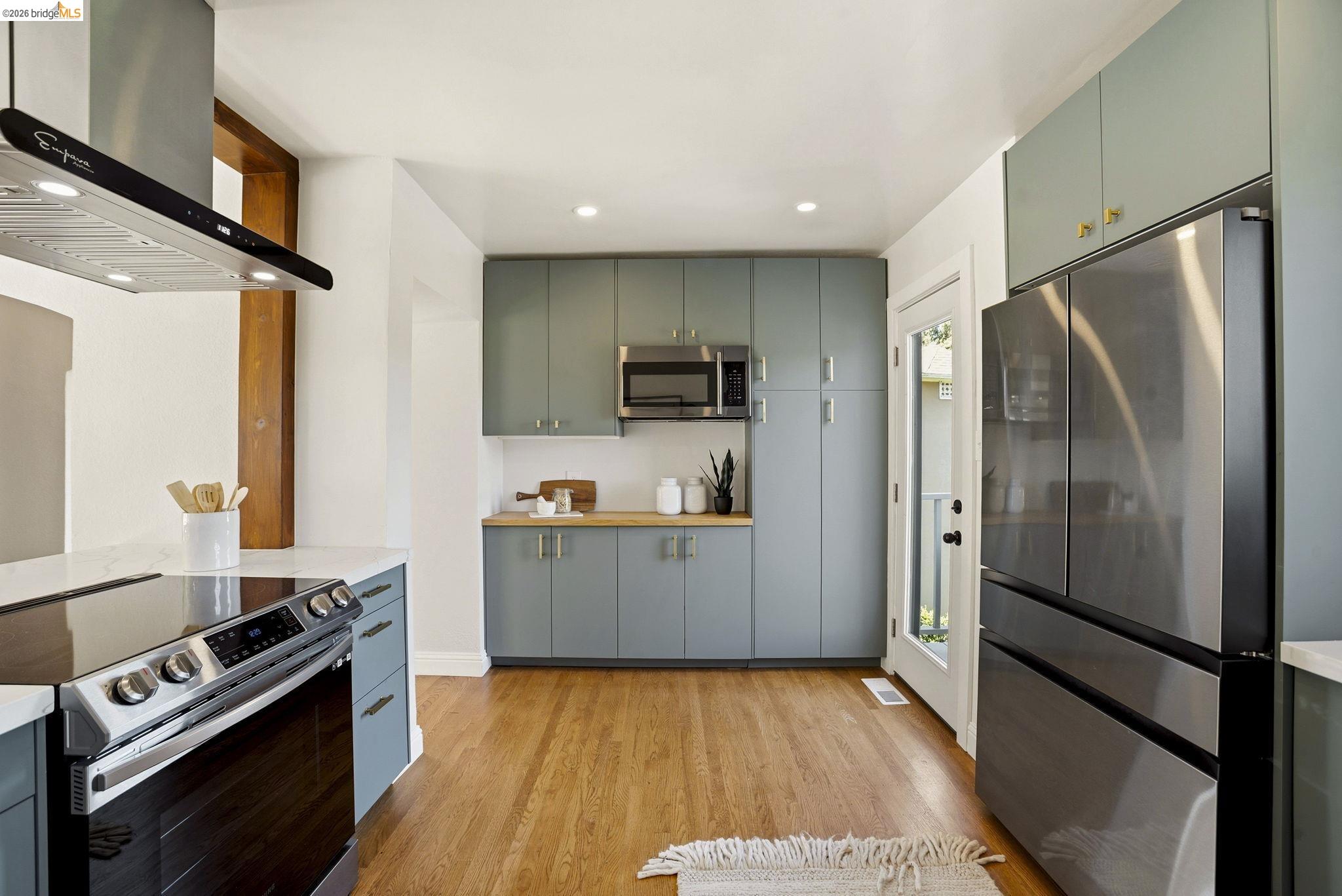 Detail Gallery Image 19 of 54 For 700 Calmar Ave., Oakland,  CA 94610 - 4 Beds | 3 Baths