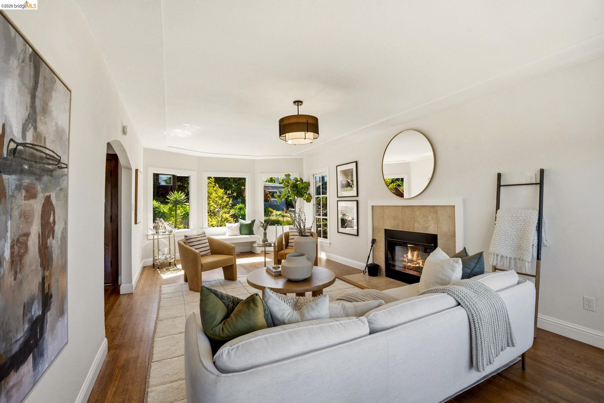 Detail Gallery Image 3 of 54 For 700 Calmar Ave., Oakland,  CA 94610 - 4 Beds | 3 Baths