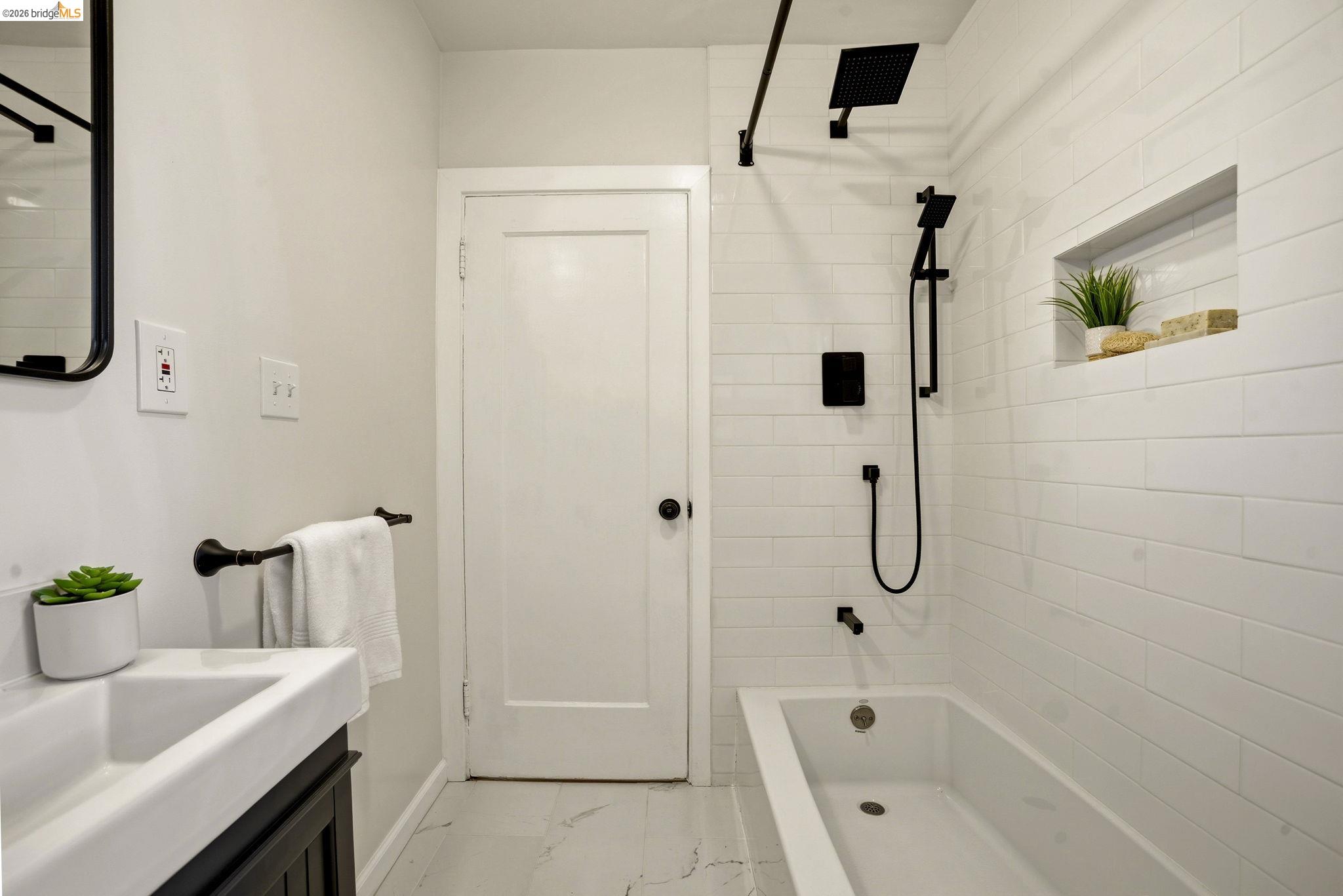 Detail Gallery Image 29 of 54 For 700 Calmar Ave., Oakland,  CA 94610 - 4 Beds | 3 Baths