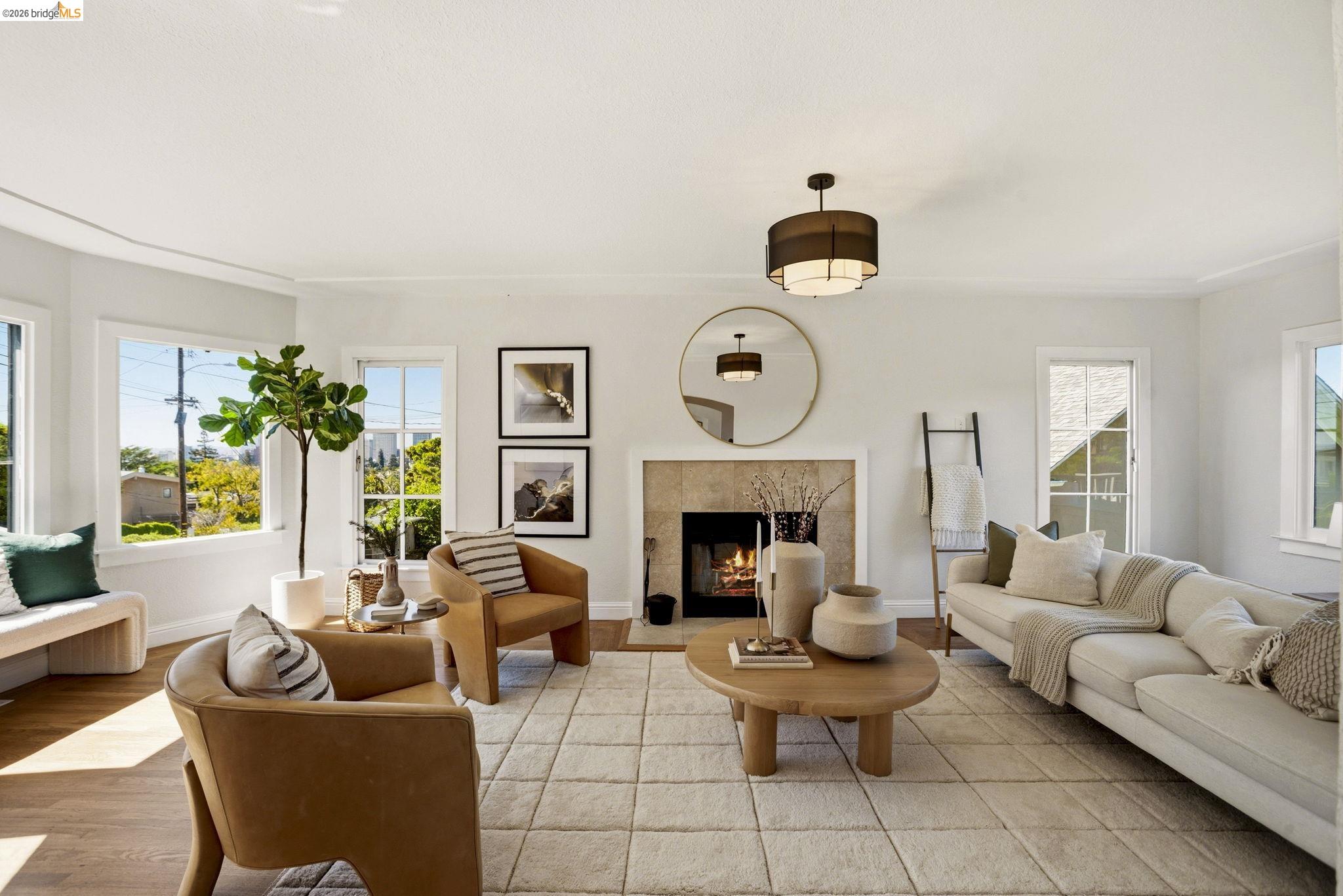 Detail Gallery Image 4 of 54 For 700 Calmar Ave., Oakland,  CA 94610 - 4 Beds | 3 Baths