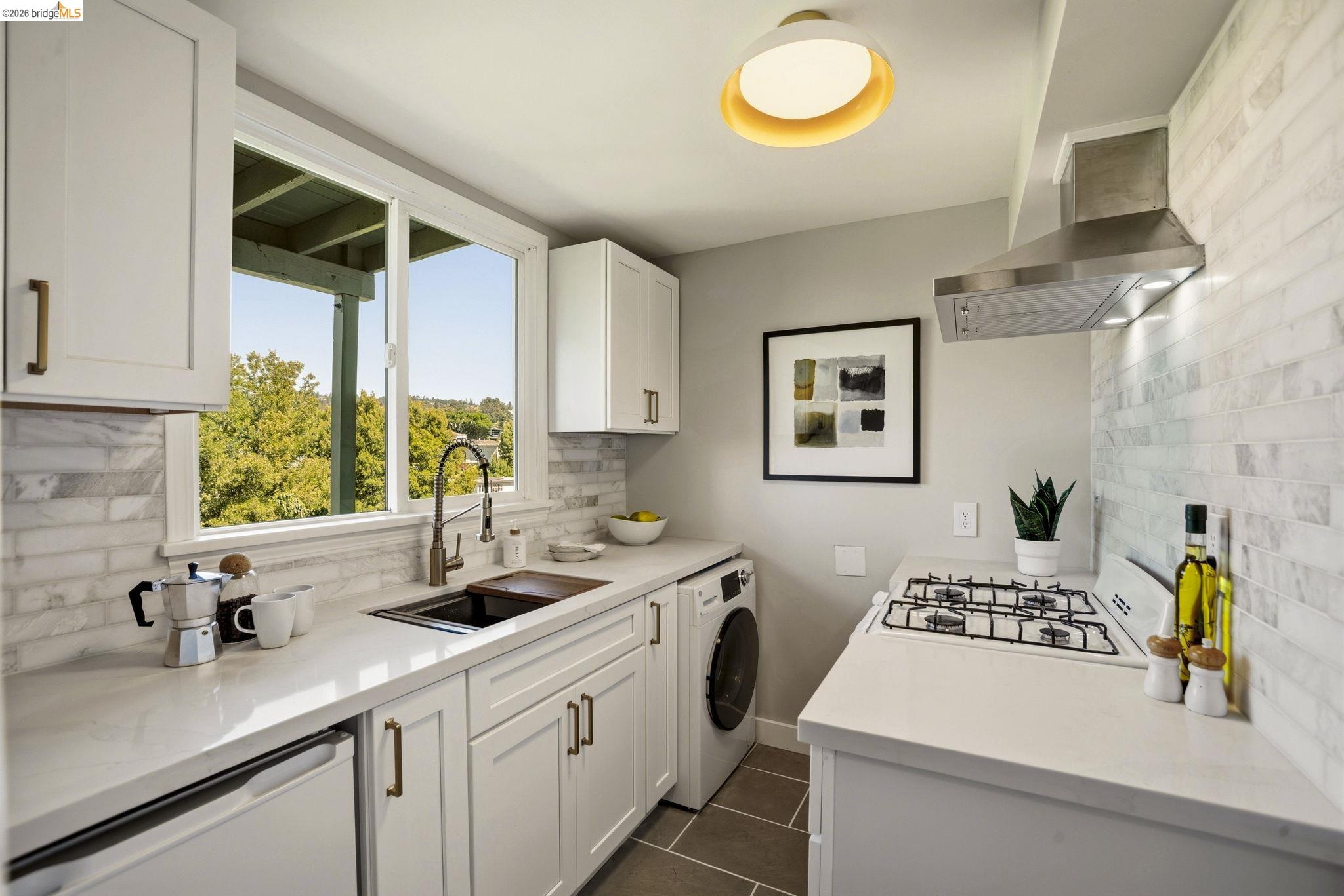 Detail Gallery Image 38 of 54 For 700 Calmar Ave., Oakland,  CA 94610 - 4 Beds | 3 Baths