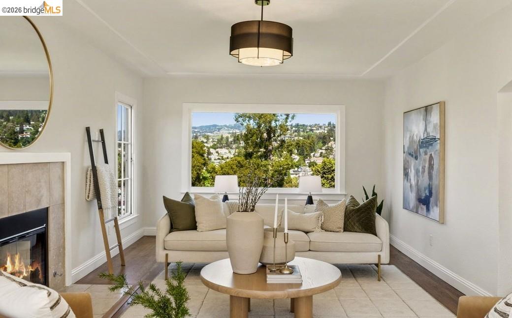 Detail Gallery Image 5 of 54 For 700 Calmar Ave., Oakland,  CA 94610 - 4 Beds | 3 Baths