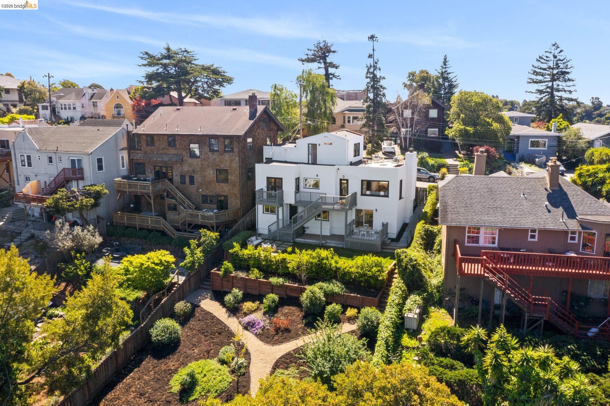 Detail Gallery Image 41 of 54 For 700 Calmar Ave., Oakland,  CA 94610 - 4 Beds | 3 Baths