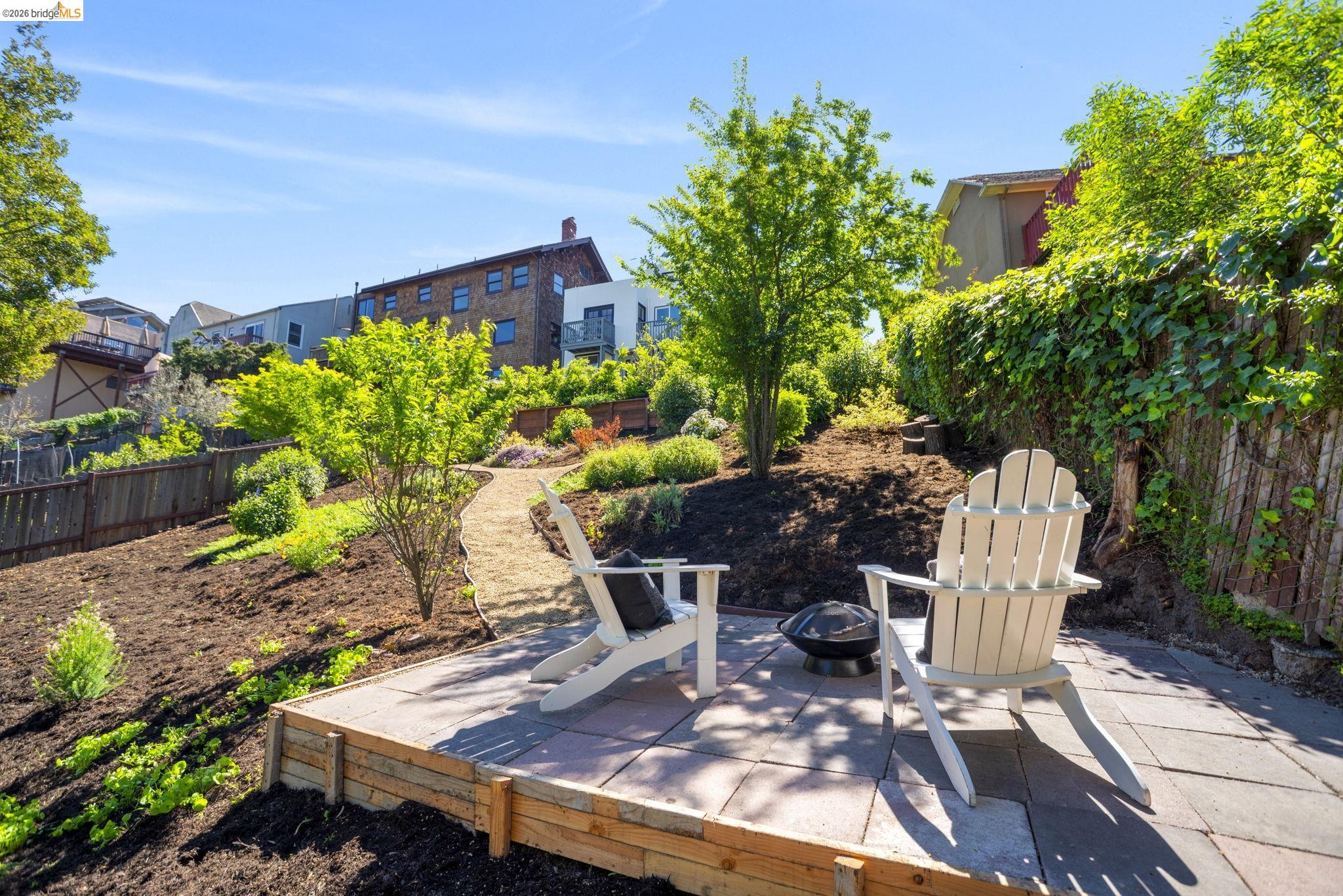 Detail Gallery Image 50 of 54 For 700 Calmar Ave., Oakland,  CA 94610 - 4 Beds | 3 Baths