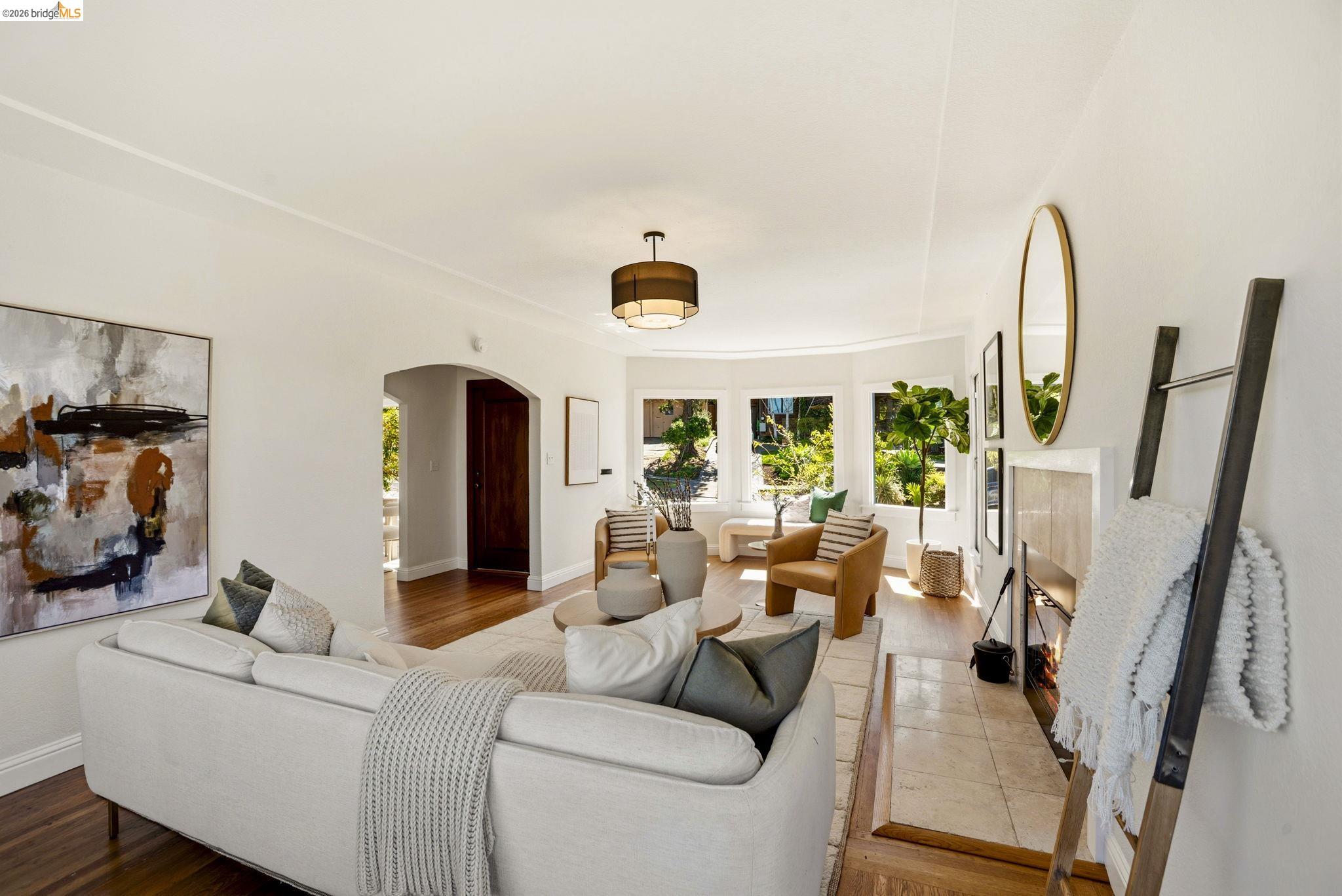 Detail Gallery Image 7 of 54 For 700 Calmar Ave., Oakland,  CA 94610 - 4 Beds | 3 Baths