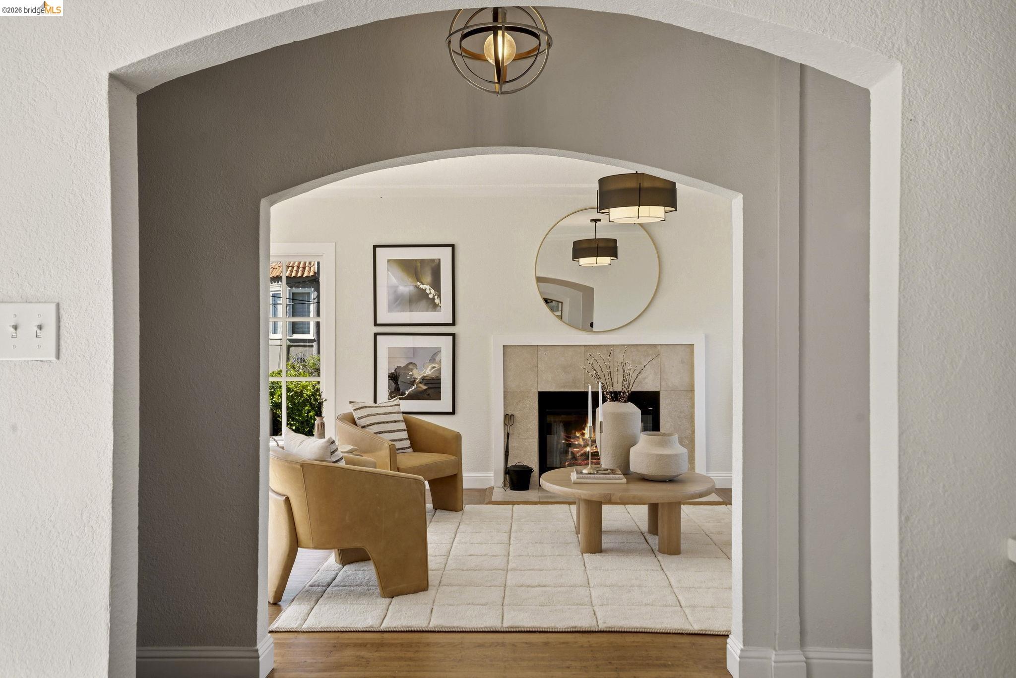 Detail Gallery Image 8 of 54 For 700 Calmar Ave., Oakland,  CA 94610 - 4 Beds | 3 Baths