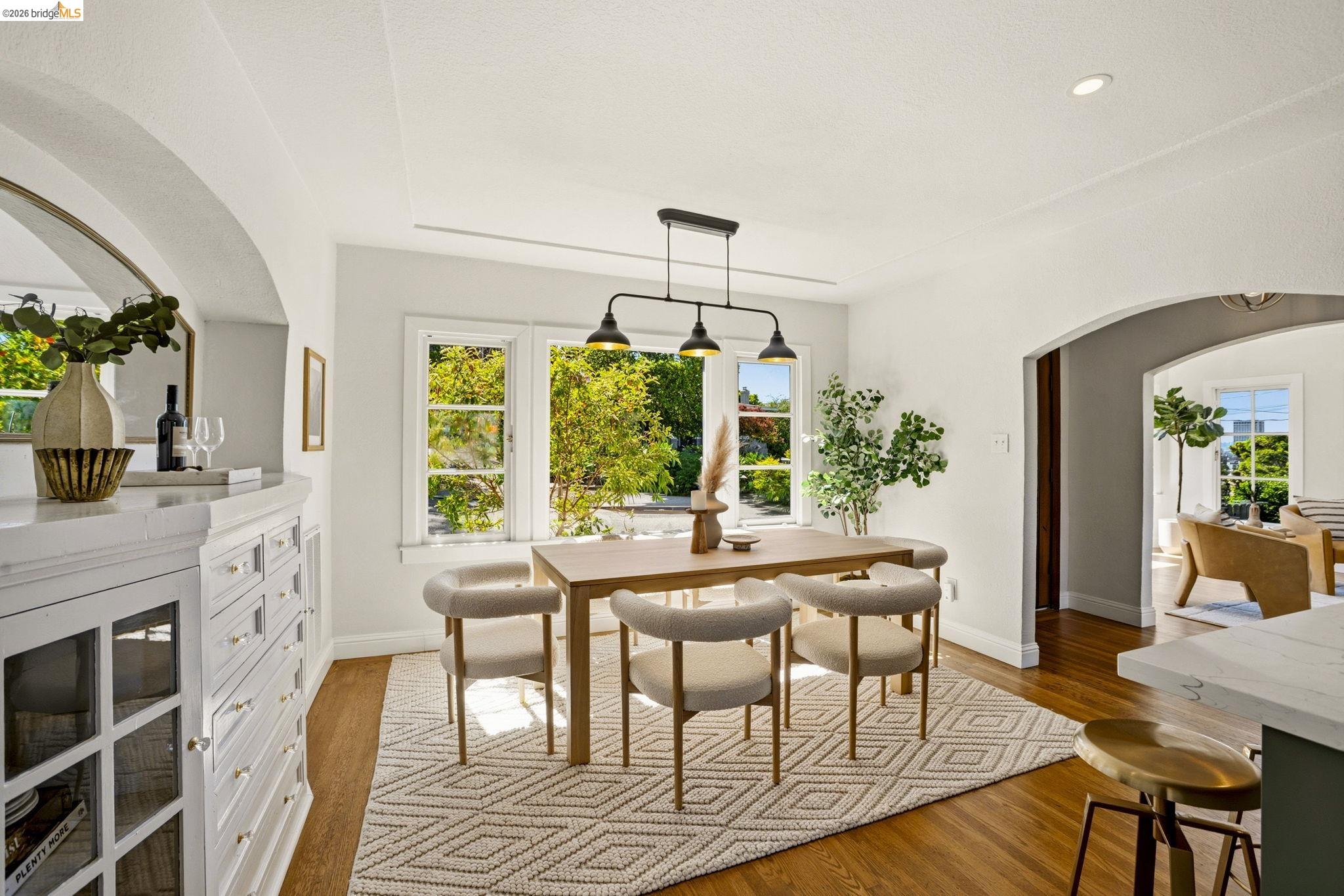 Detail Gallery Image 9 of 54 For 700 Calmar Ave., Oakland,  CA 94610 - 4 Beds | 3 Baths