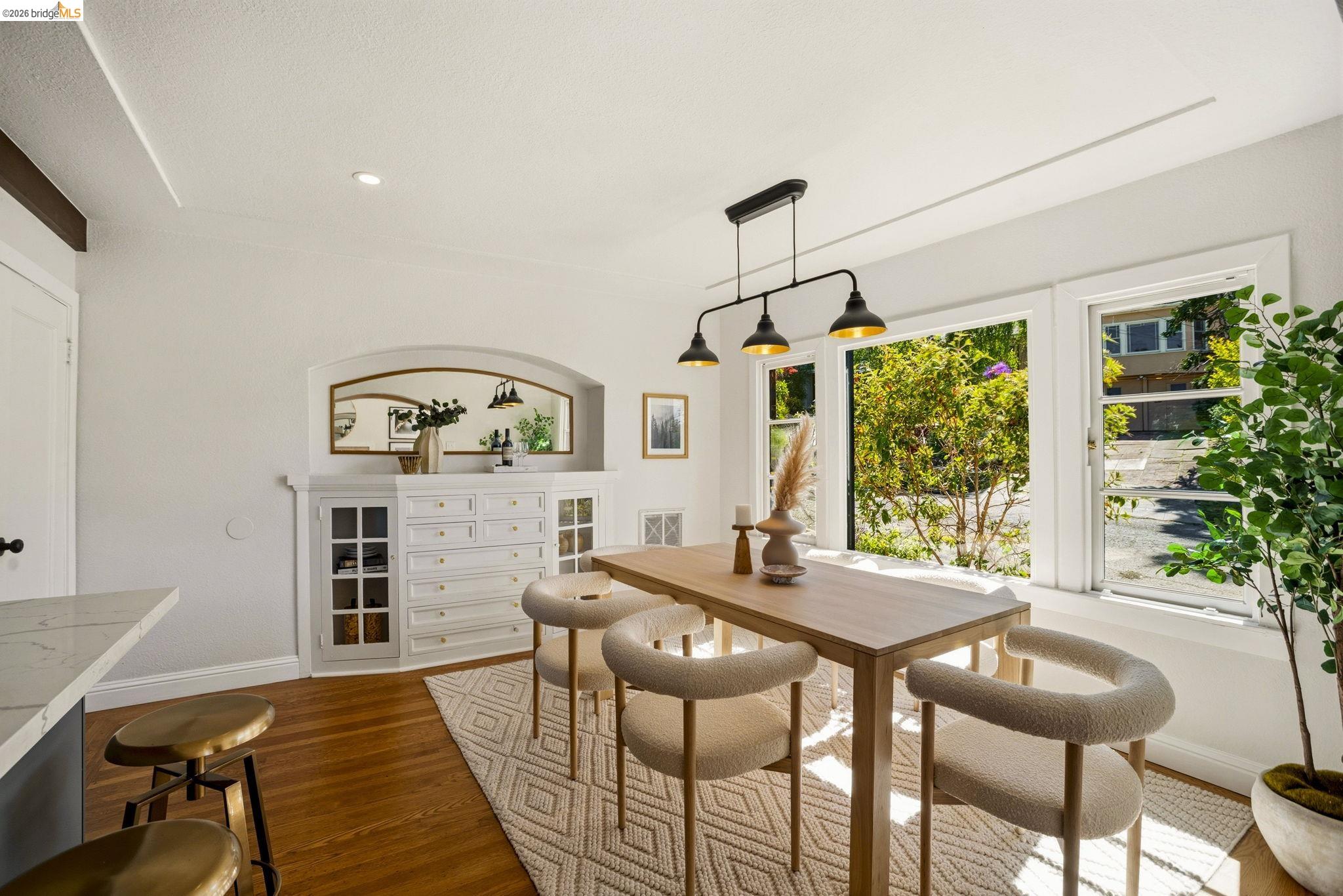 Detail Gallery Image 10 of 54 For 700 Calmar Ave., Oakland,  CA 94610 - 4 Beds | 3 Baths