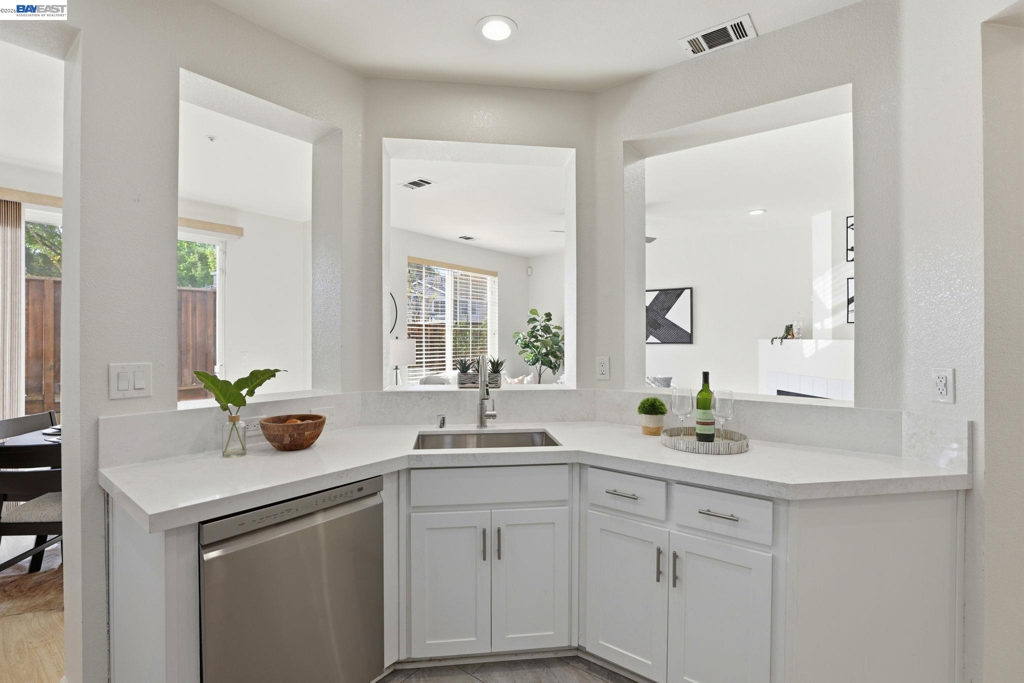 Detail Gallery Image 11 of 34 For 7318 Bower Ln, Dublin,  CA 94568 - 3 Beds | 2/1 Baths
