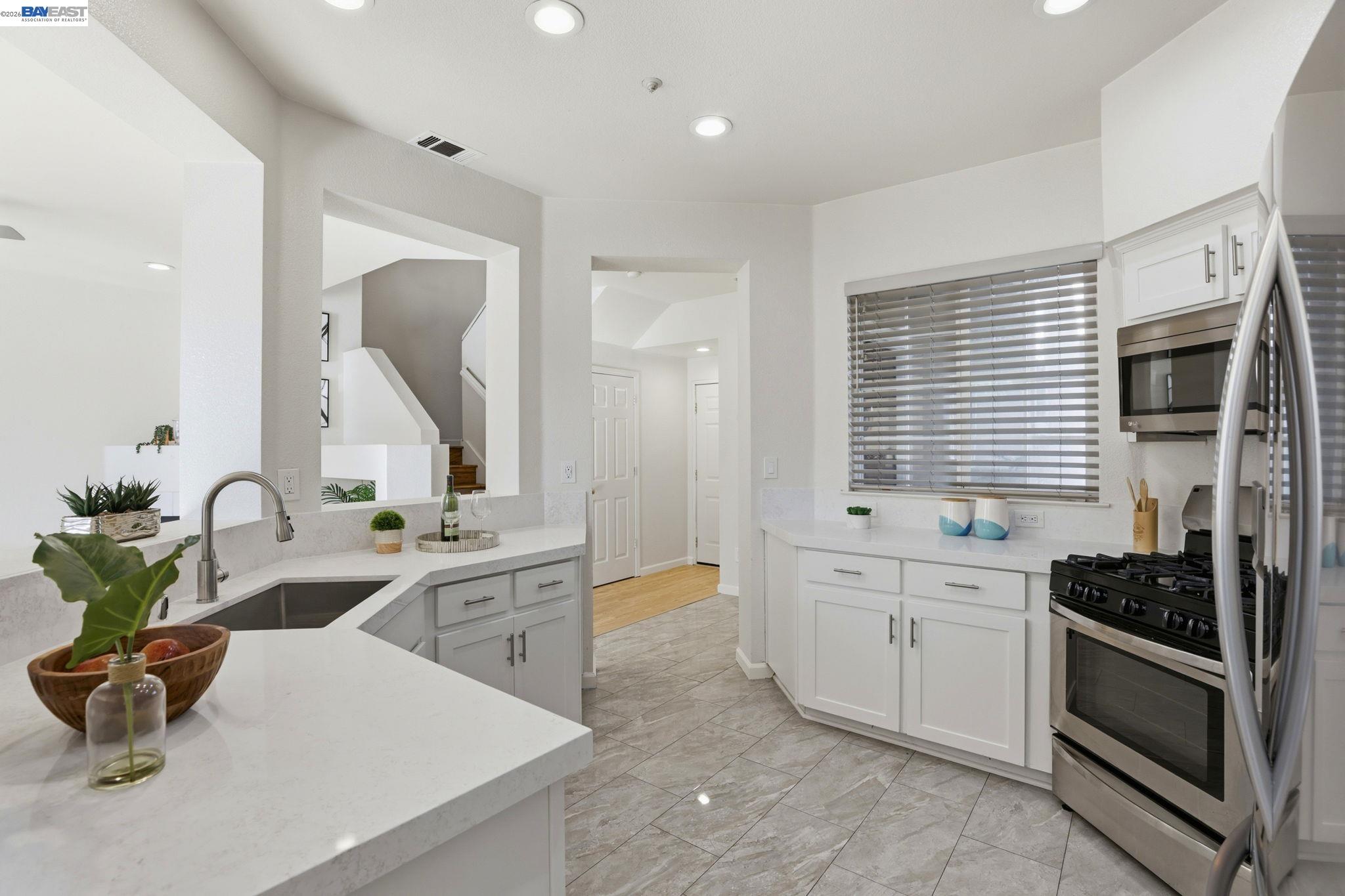 Detail Gallery Image 12 of 34 For 7318 Bower Ln, Dublin,  CA 94568 - 3 Beds | 2/1 Baths