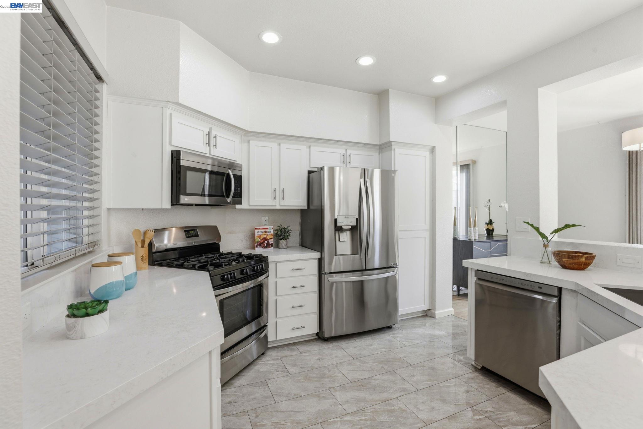 Detail Gallery Image 10 of 34 For 7318 Bower Ln, Dublin,  CA 94568 - 3 Beds | 2/1 Baths