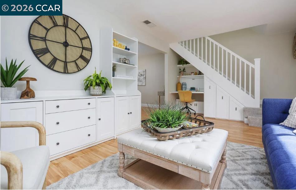 Front Image Thumbnail for CC41128623