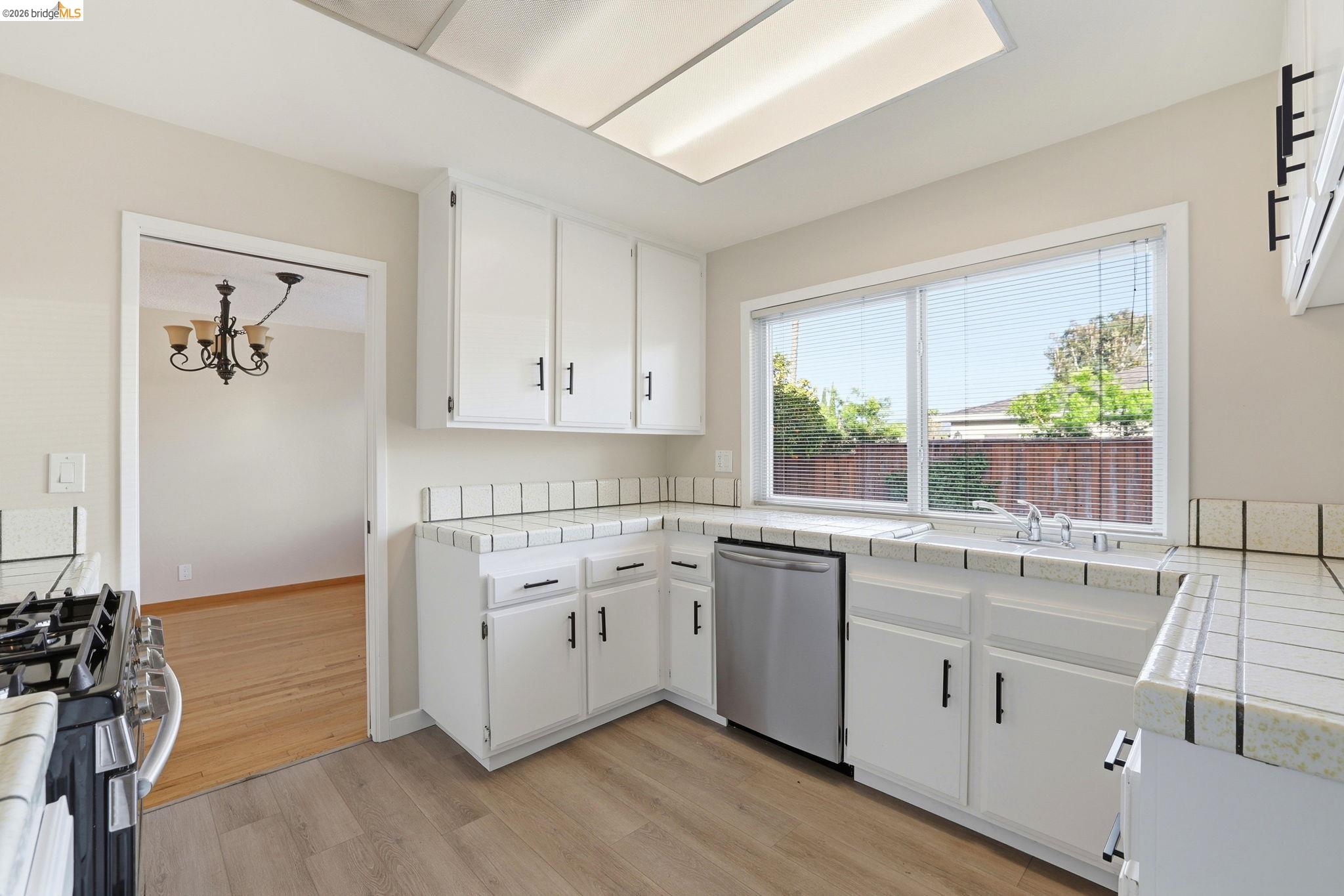 Detail Gallery Image 7 of 54 For 518 Churchill Park Dr, San Jose,  CA 95136 - 5 Beds | 3 Baths