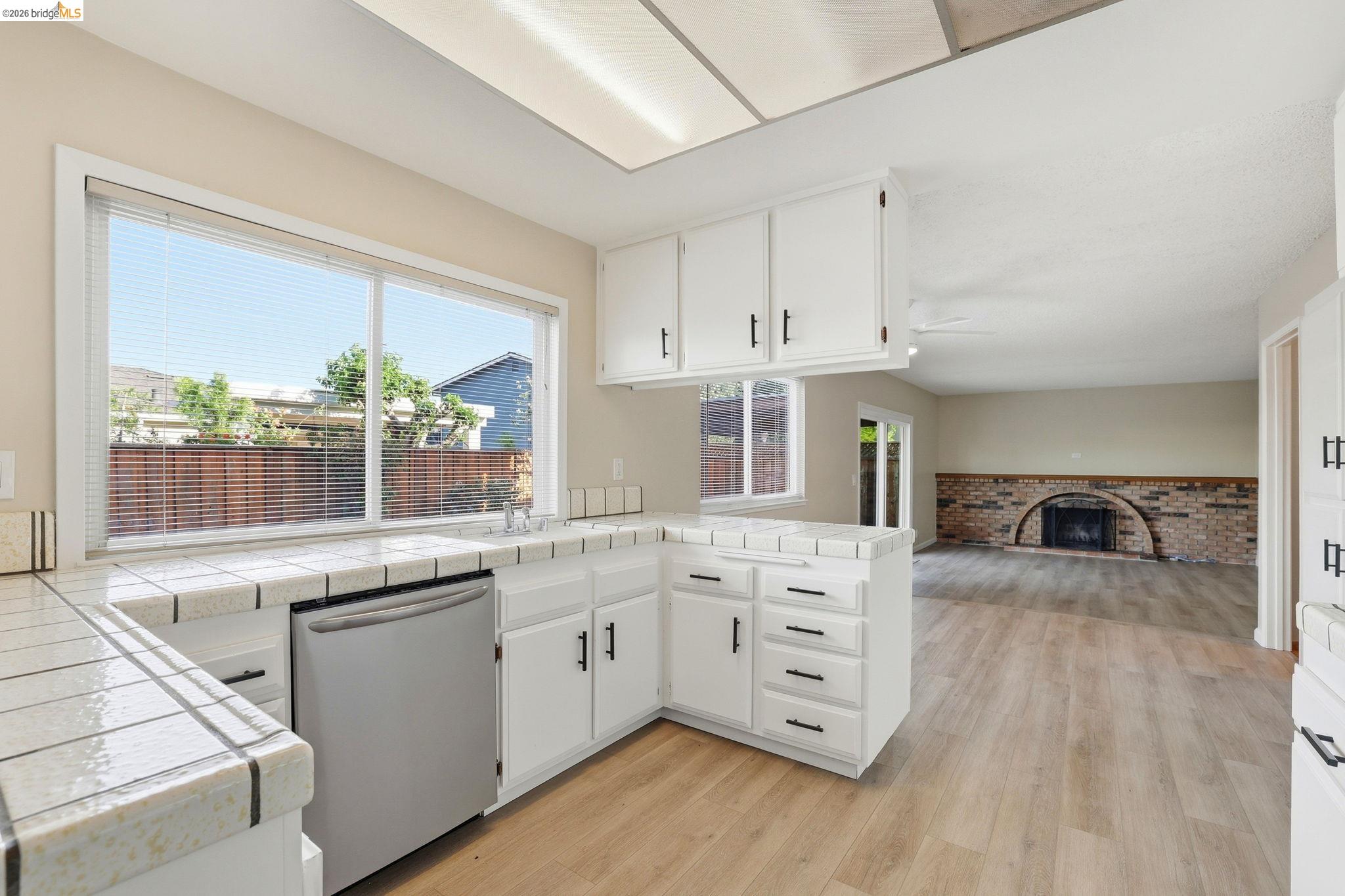 Detail Gallery Image 8 of 54 For 518 Churchill Park Dr, San Jose,  CA 95136 - 5 Beds | 3 Baths