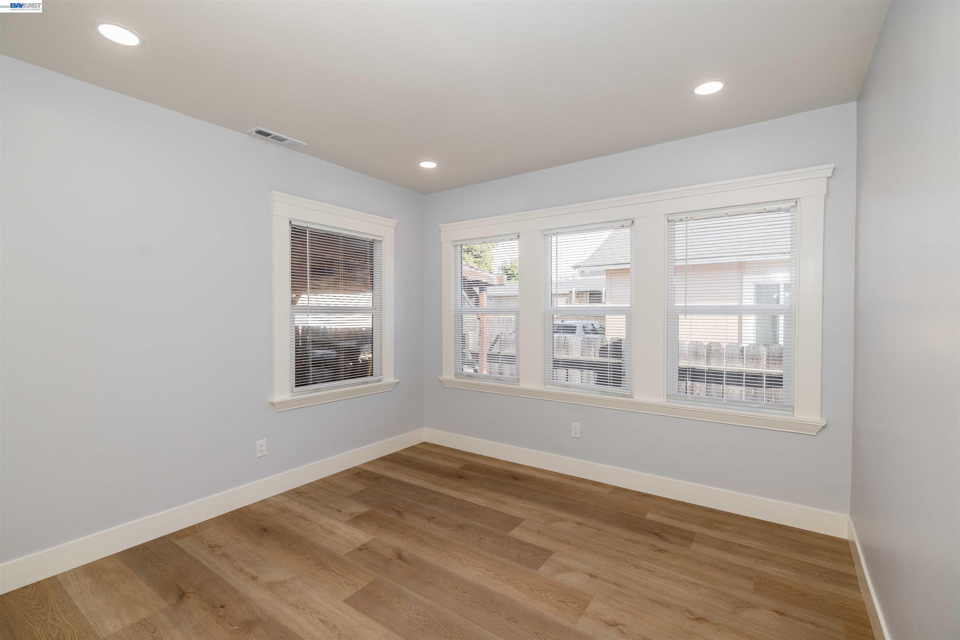 Detail Gallery Image 15 of 19 For 9644 D St, Oakland,  CA 94603 - 5 Beds | 3 Baths