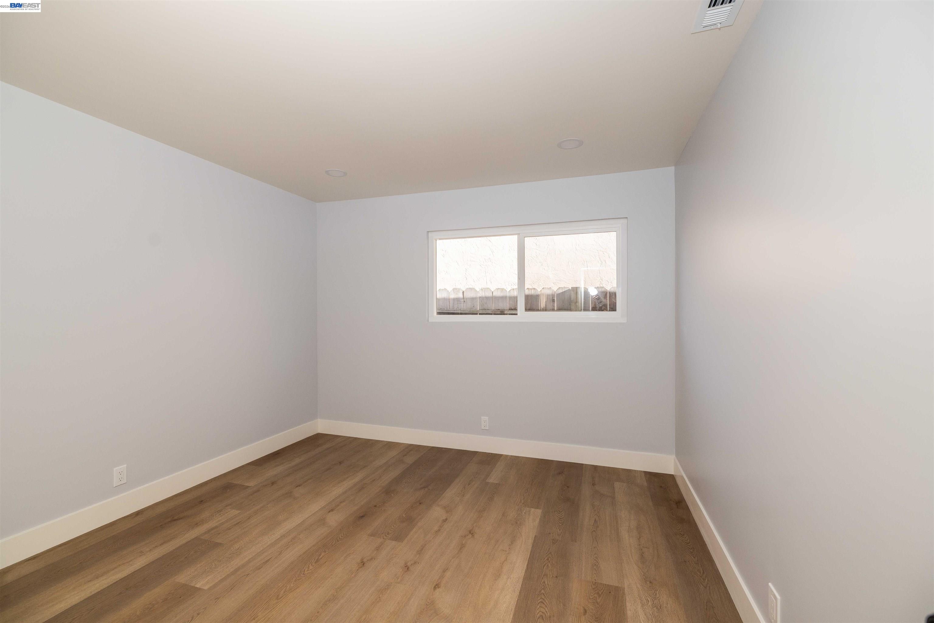 Detail Gallery Image 16 of 19 For 9644 D St, Oakland,  CA 94603 - 5 Beds | 3 Baths