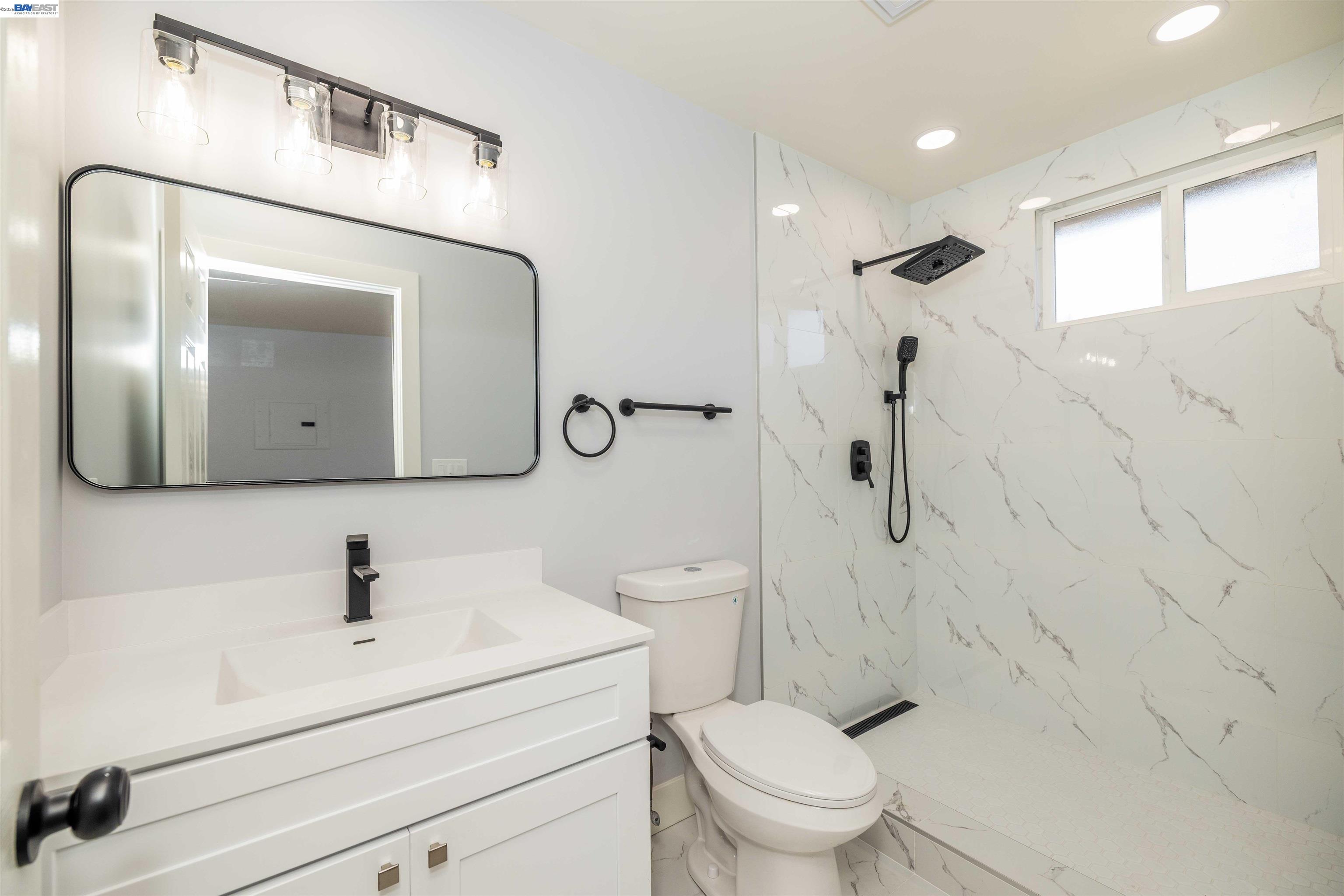 Detail Gallery Image 18 of 19 For 9644 D St, Oakland,  CA 94603 - 5 Beds | 3 Baths