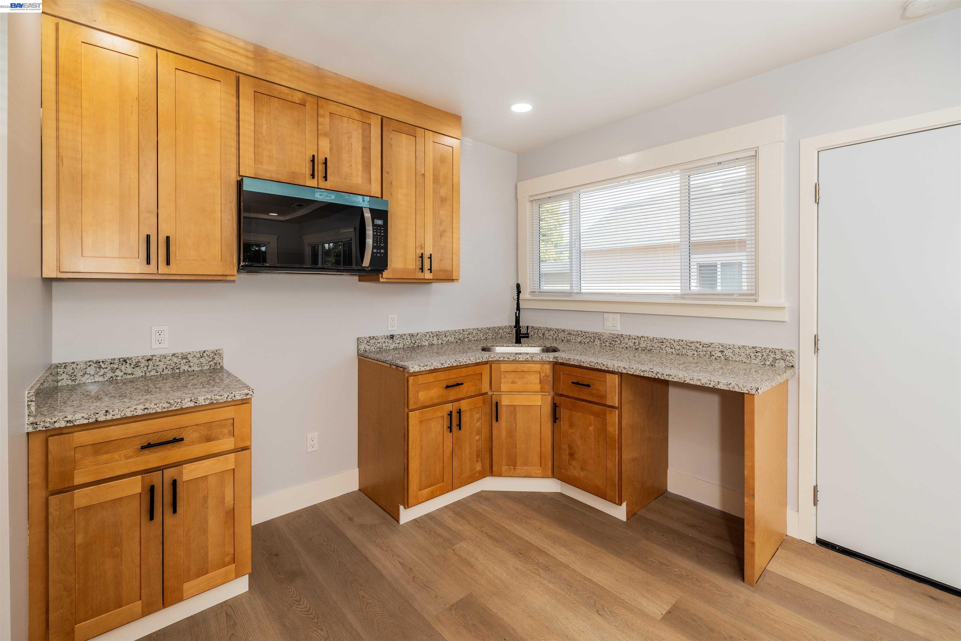 Detail Gallery Image 6 of 19 For 9644 D St, Oakland,  CA 94603 - 5 Beds | 3 Baths